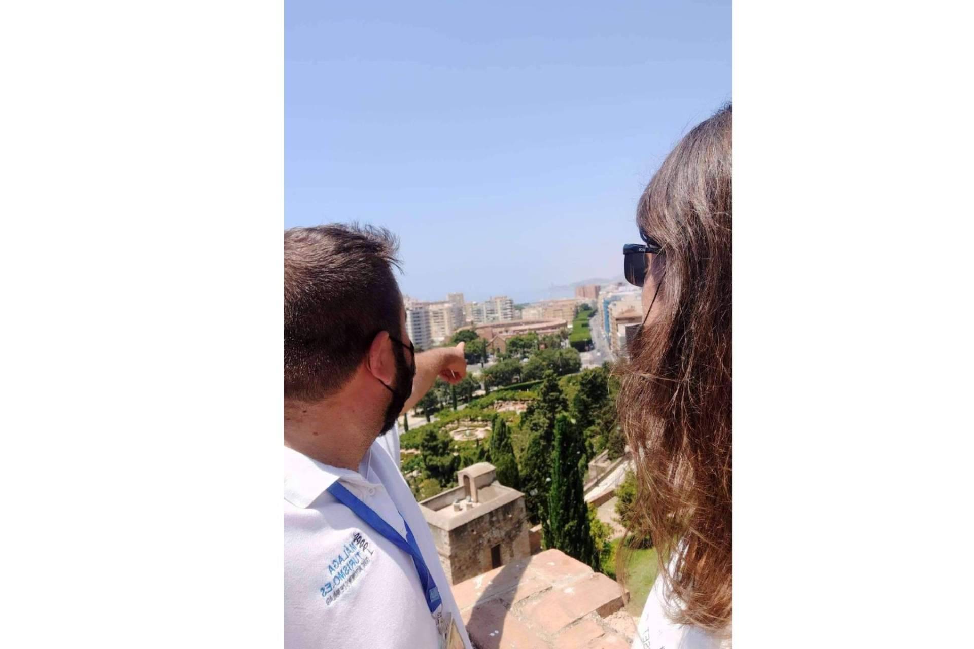 Conocer Málaga con material audiovisual gratuito en el móvil y los guías expertos de Malagaturismo.es