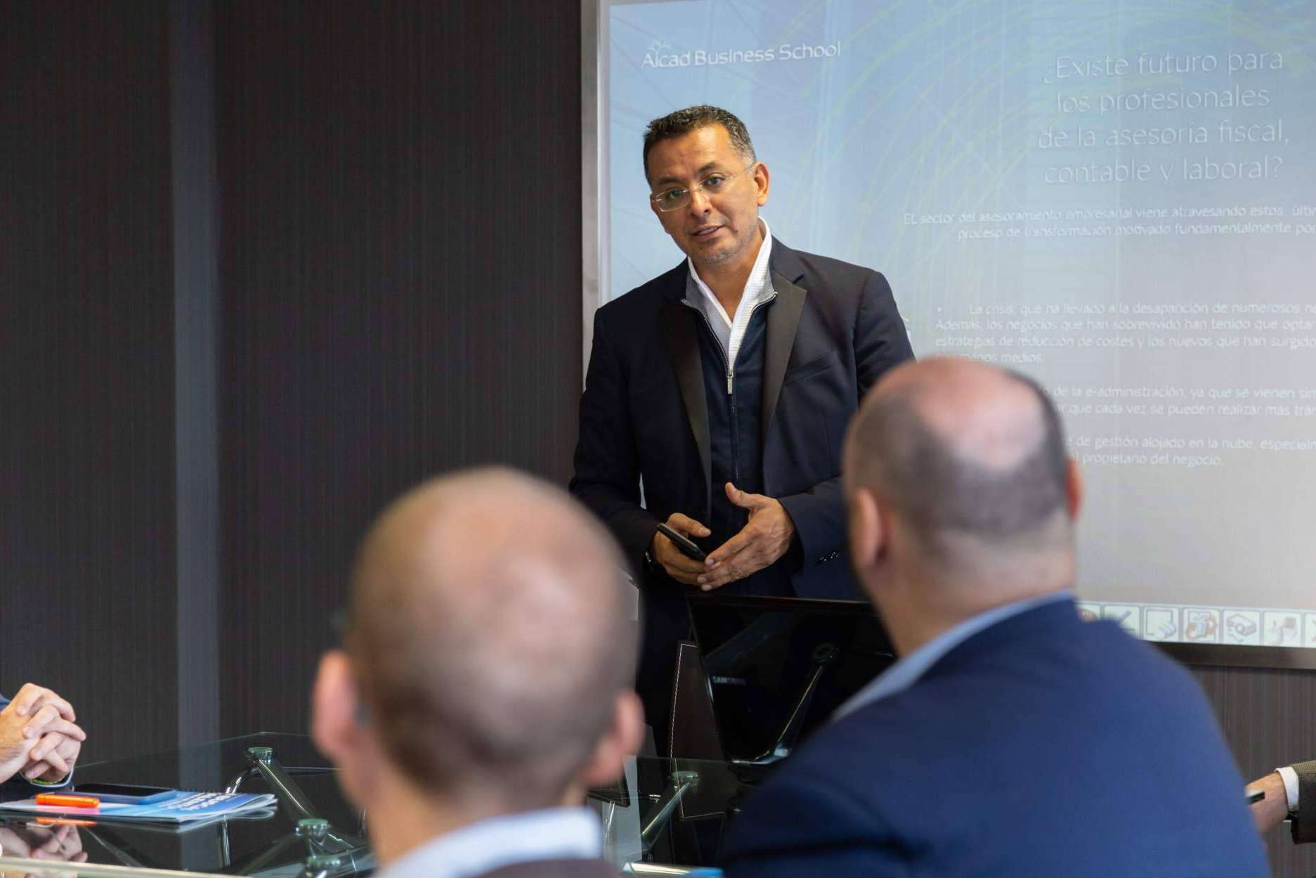 ¿Por qué formarse en Aicad Business School?