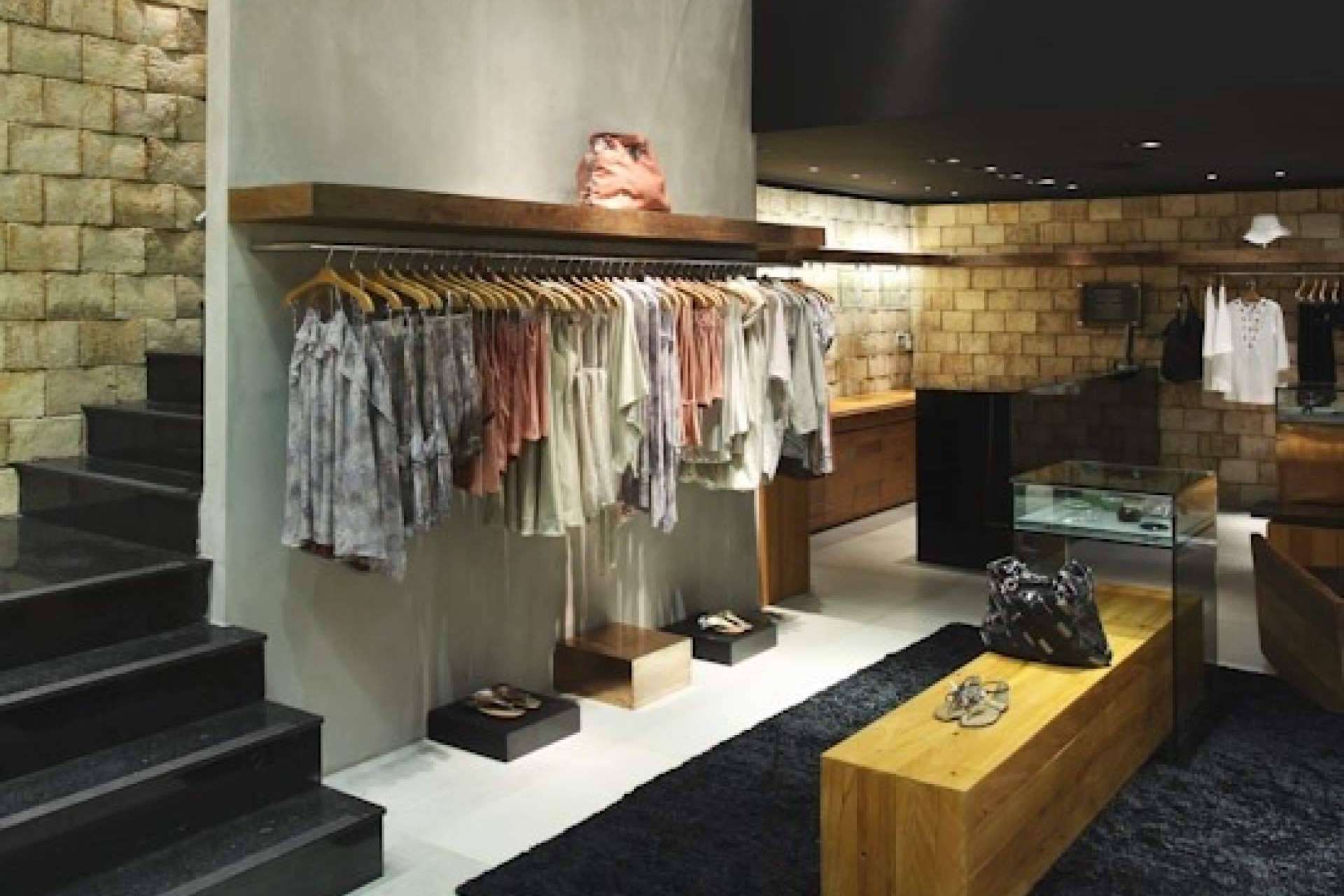 Vender ropa de primeras marcas en una tienda outlet, con la ayuda de los expertos de 1Best Outlet