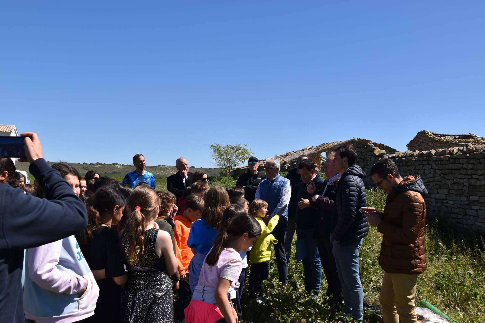 El 8º bosque de ICT Ibérica y Fundación Alcoraz llega a Almudévar