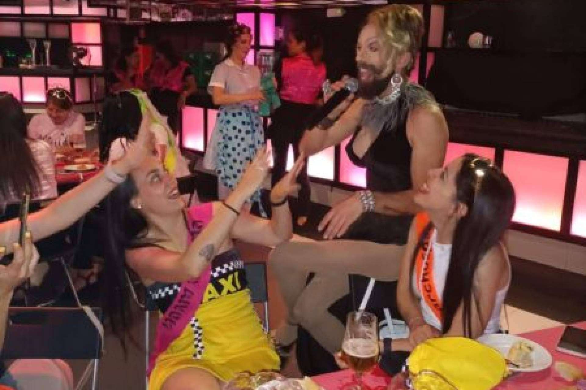 Restaurantes divertidos y originales para despedidas de soltera en Madrid, con Despedidas Mola Mola