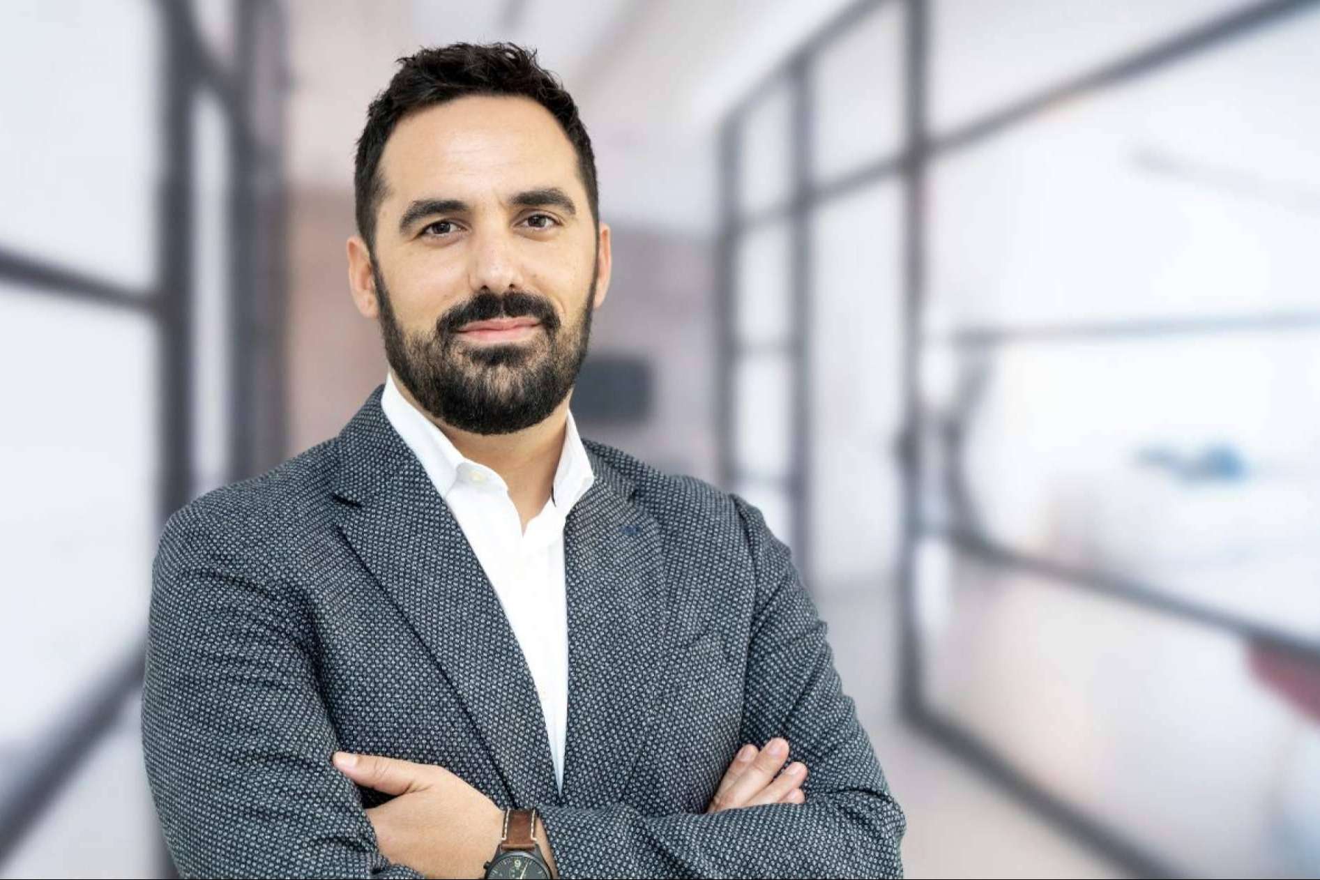 El abogado laboralista Eduardo Jiménez Ruíz decide ofrecer una defensa exclusiva a trabajadores