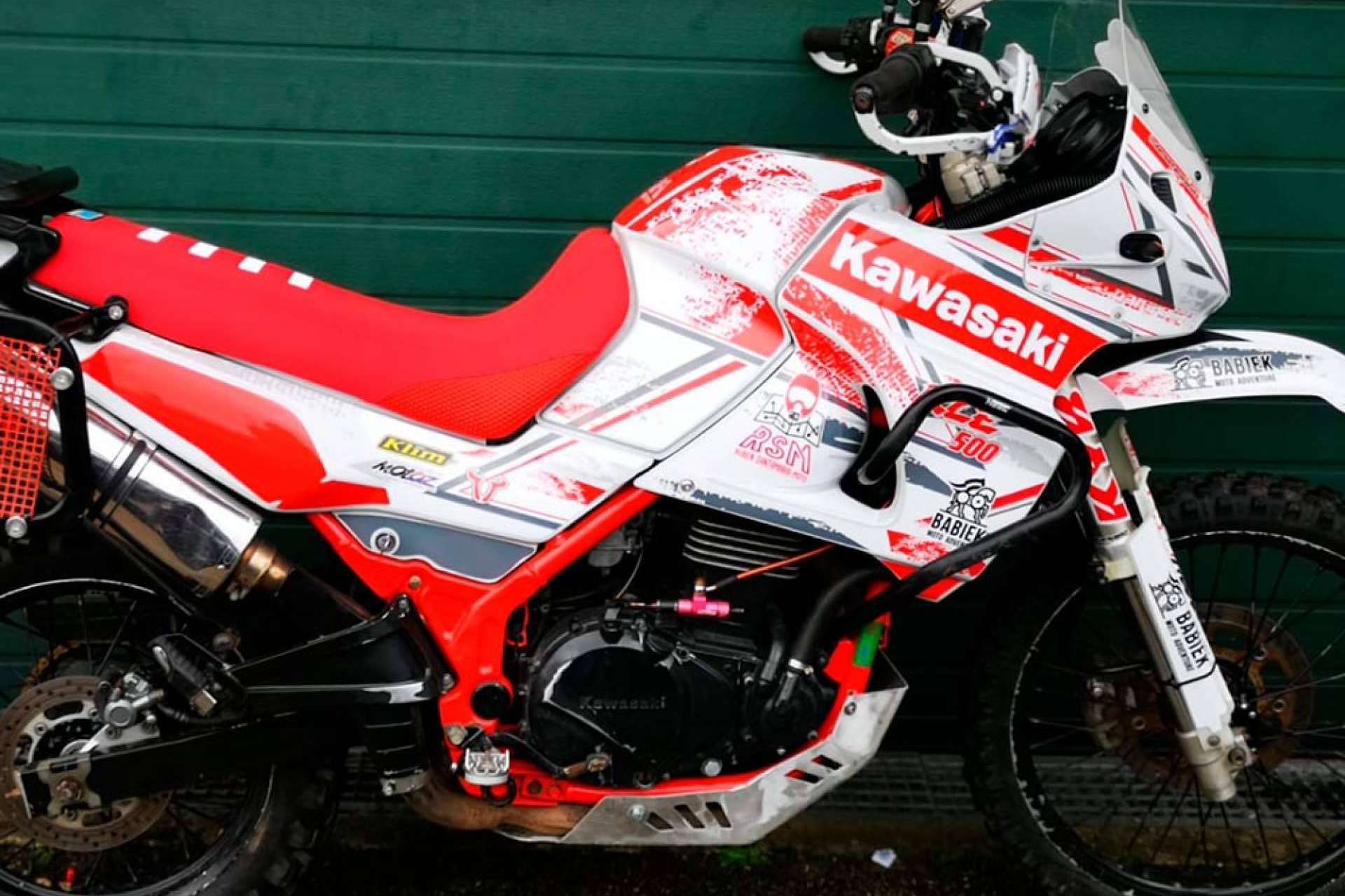 Una aventura offroad a medida con las pegatinas y adhesivos motocross de ADHESIVOSEMBARRADOS