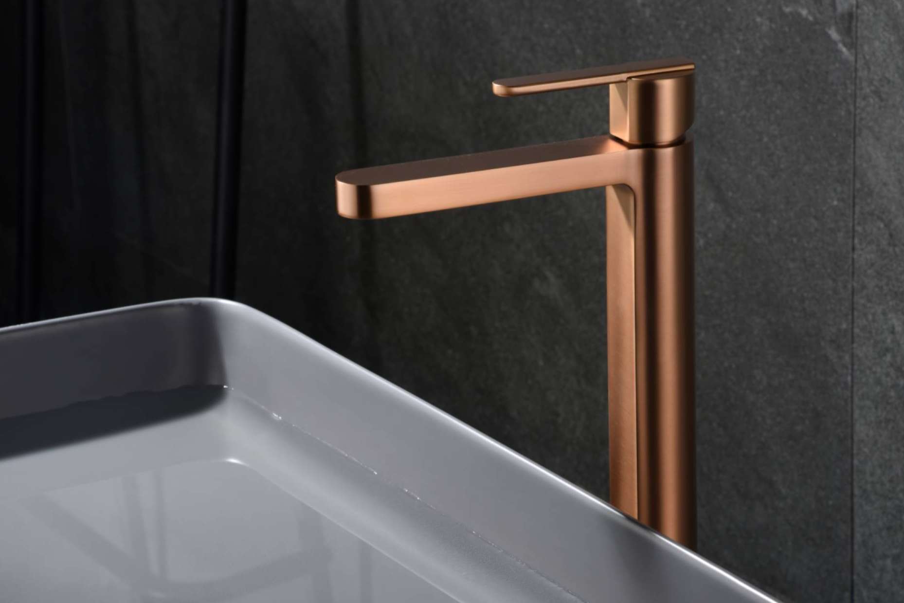 El oro rosa cepillado, la tendencia más chic para elementos de baños que llega con IMEX Products