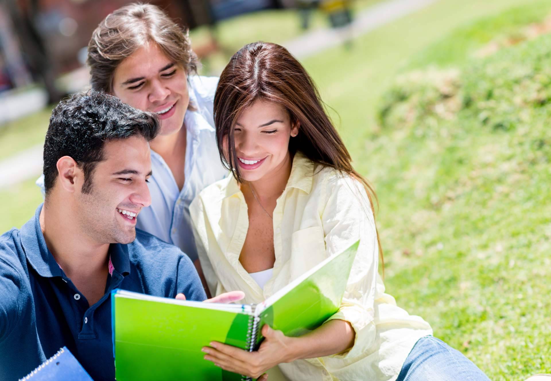 Ayuda Universitaria ofrece asesoría especializada para hacer TFG