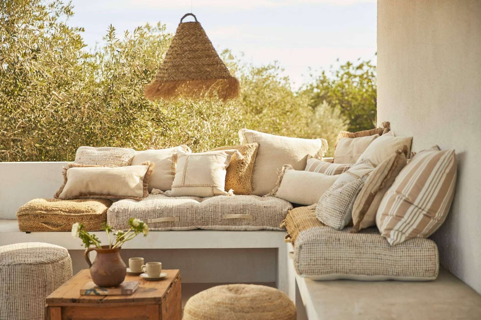 Frescura y elegancia para el verano con cojines, bolsos, sábanas y colchas de lino de Calma House