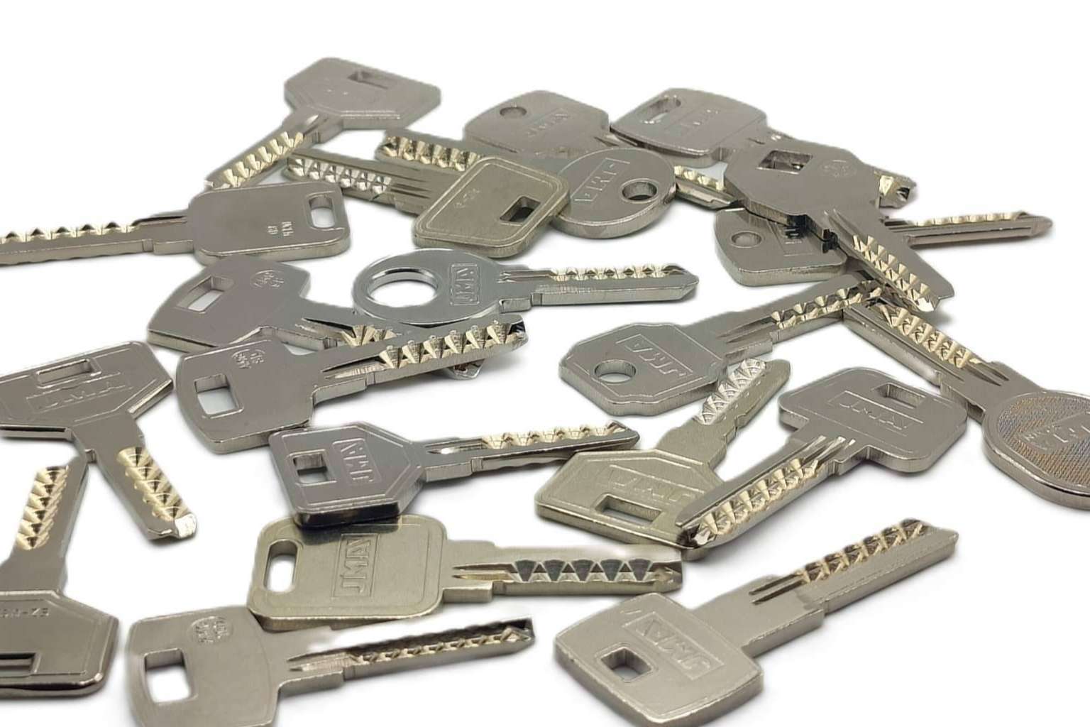 Ganzúas y herramientas para abrir puertas