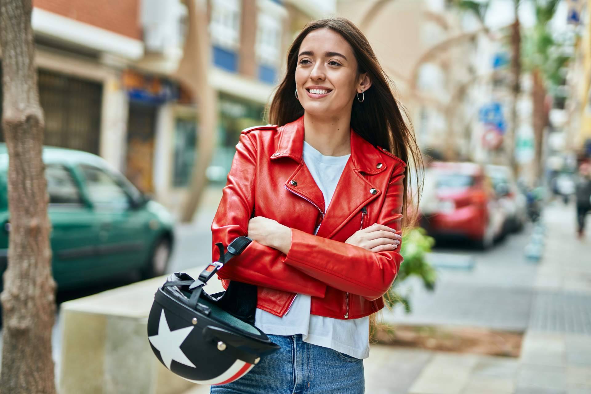 Razones que facilitan obtener el carnet de moto en Alcalá de Henares frente a Móstoles