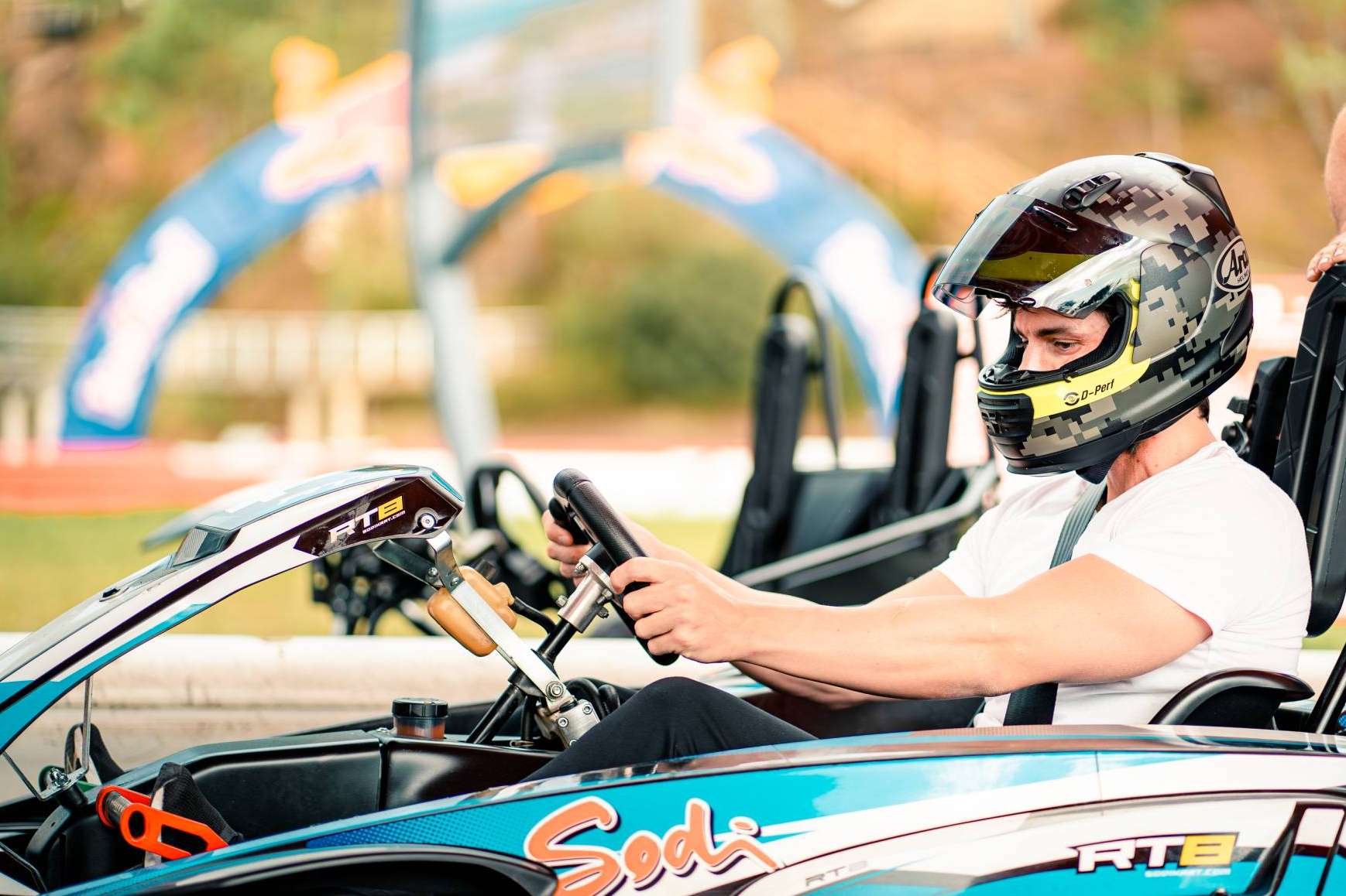 Diversión inigualable para grandes y pequeños en los circuitos de Racing Dakart