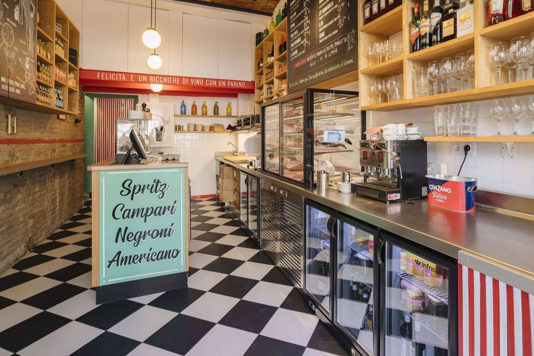 El panino mediterráneo especial de Ariana Díaz en la bodega y charcuteria italiana Santo Porcello
