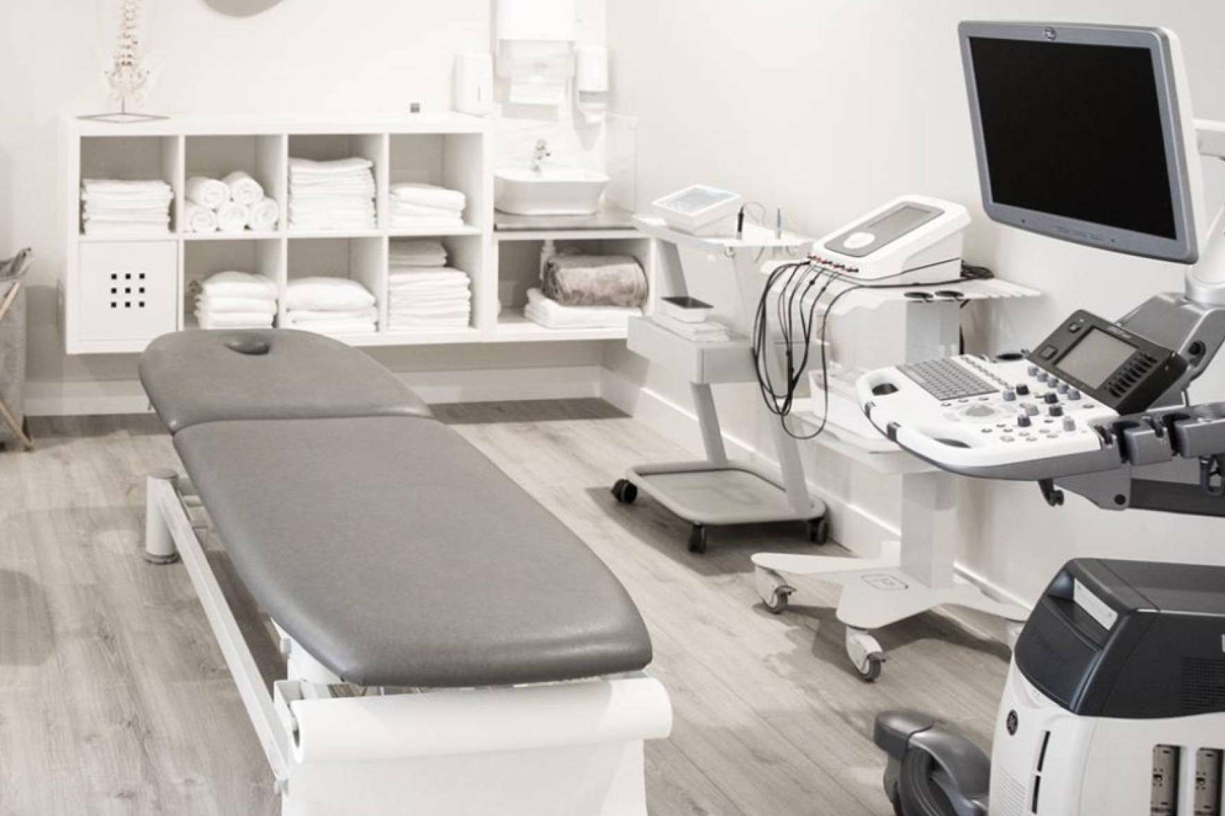 Clínica Diego Pérez, en A Coruña, destaca por sus servicios de fisioterapia avanzada con tecnología de vanguardia