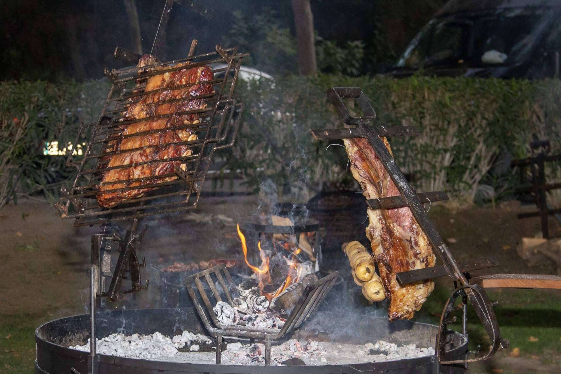 Más allá de una comida, el asado argentino en la mesa con Delicatessen Argentina