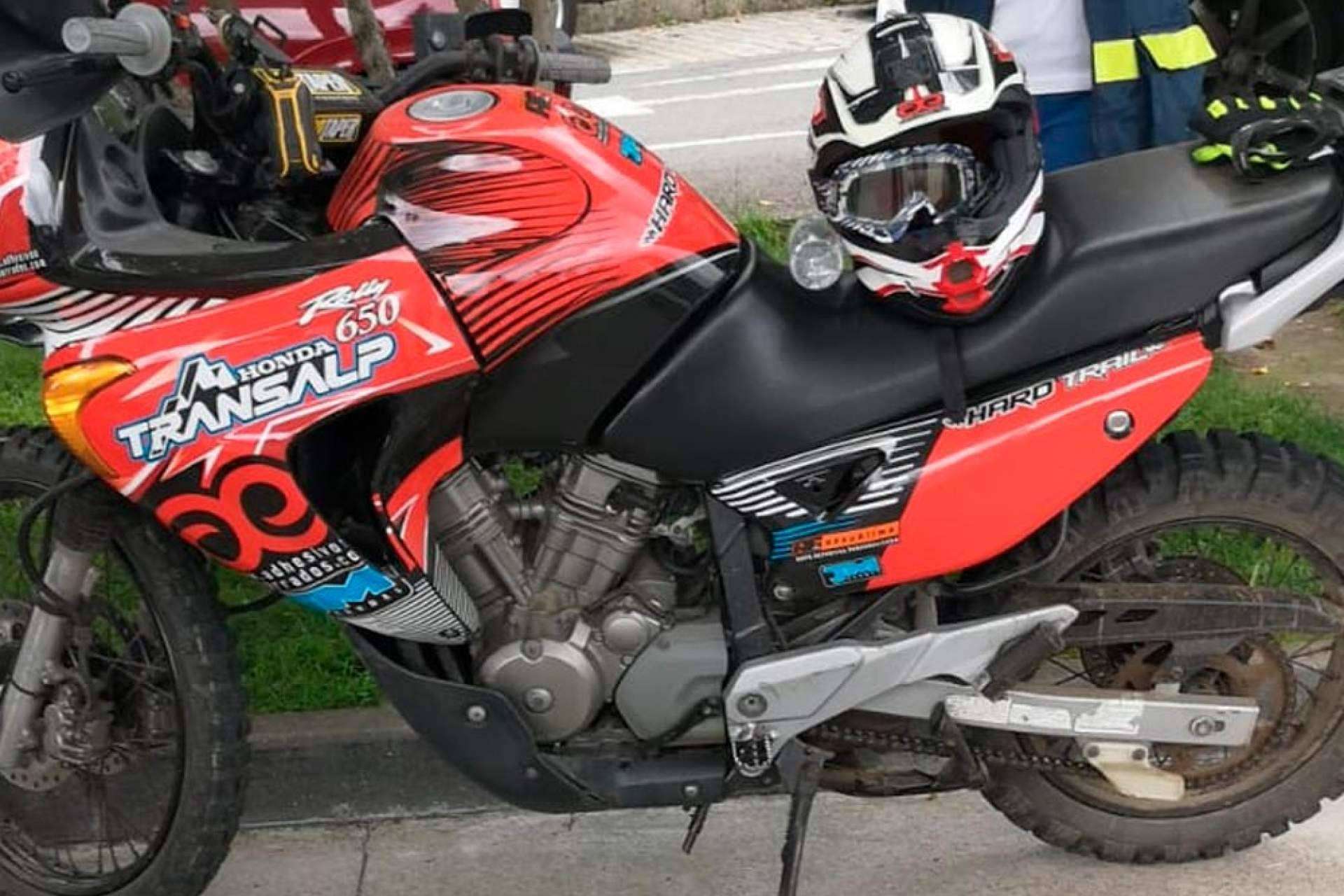 Renovar la moto con estilo con los plásticos y pegatinas de ADHESIVOSEMBARRADOS para la nueva temporada