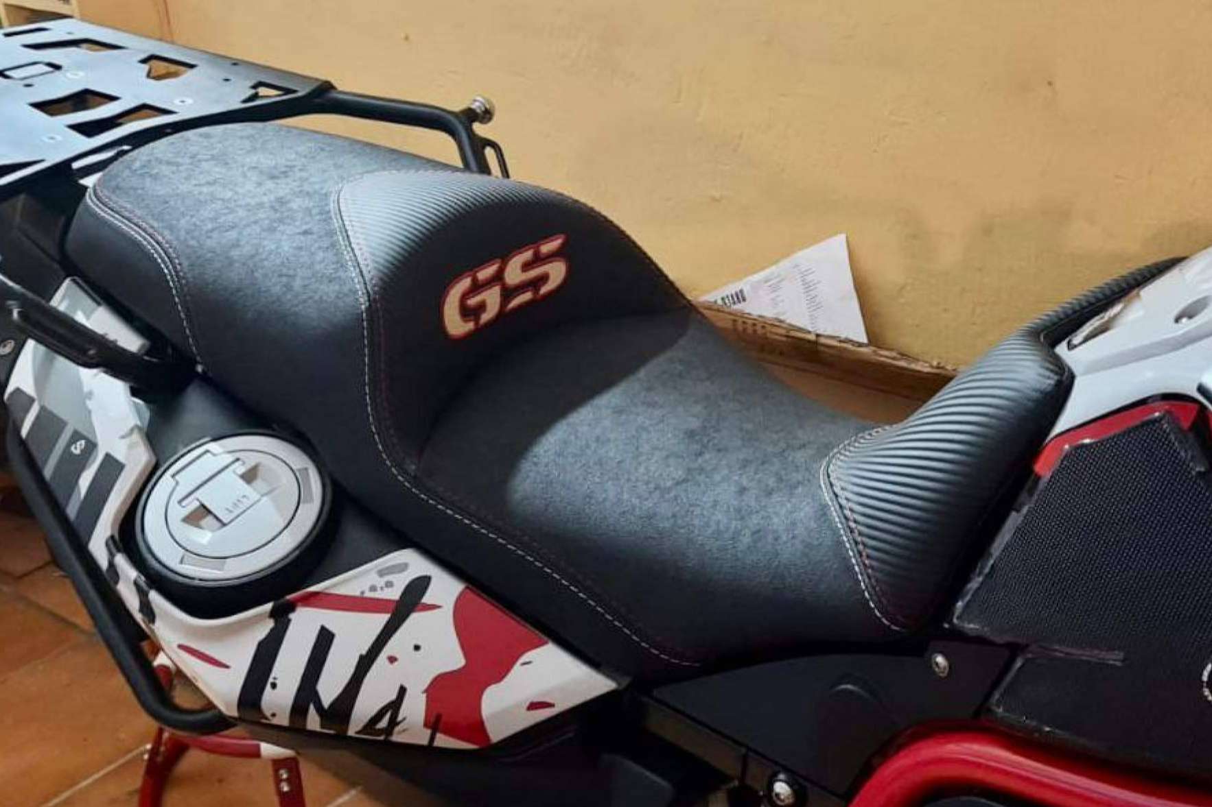 Con JM-Fundas es posible personalizar el asiento de una moto
