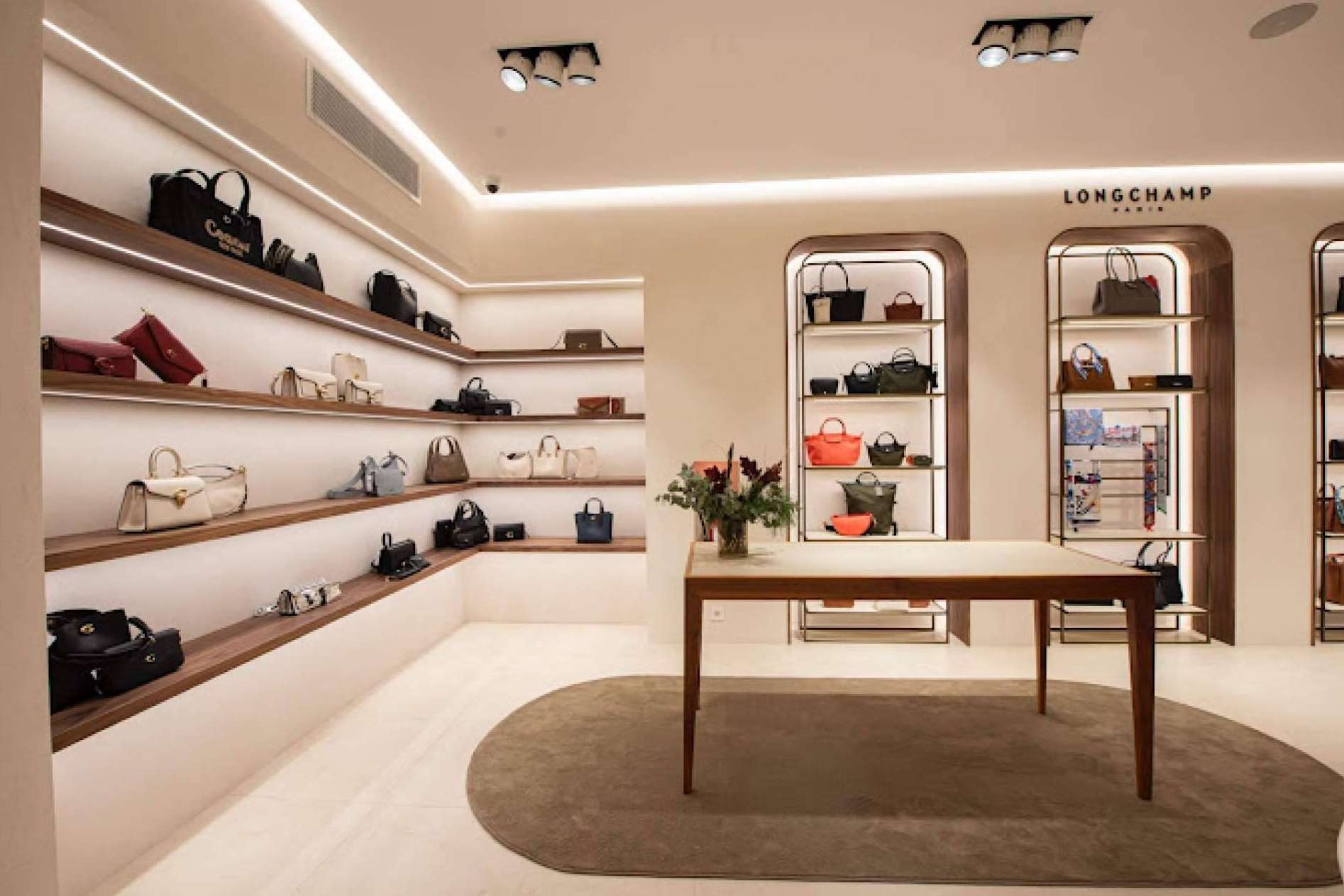 Jael Boutique ofrece sofiticados y modernos bolsos de las marcas más exclusivas