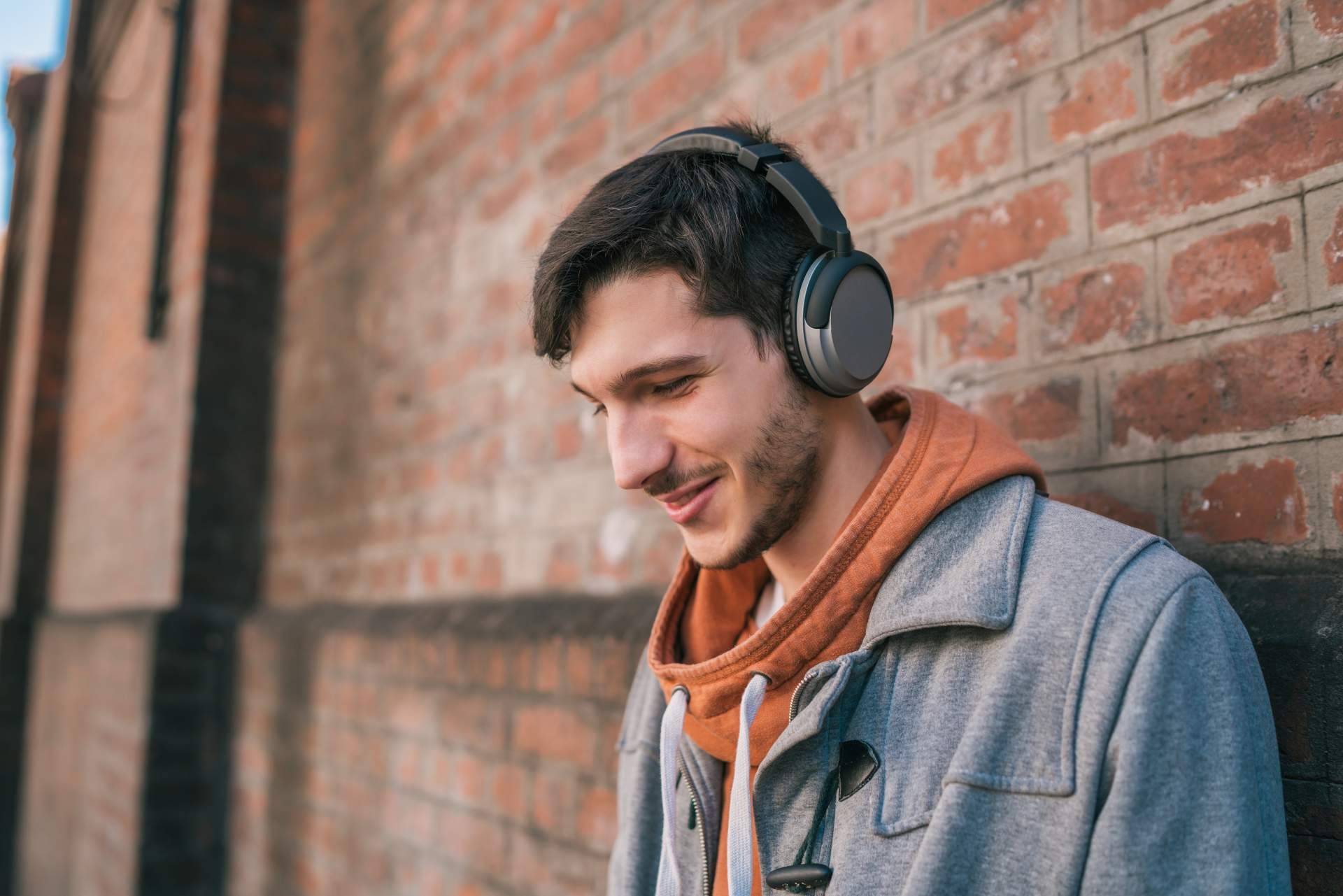 Guía completa de Bit2Brain sobre las mejores herramientas para crear canciones con IA