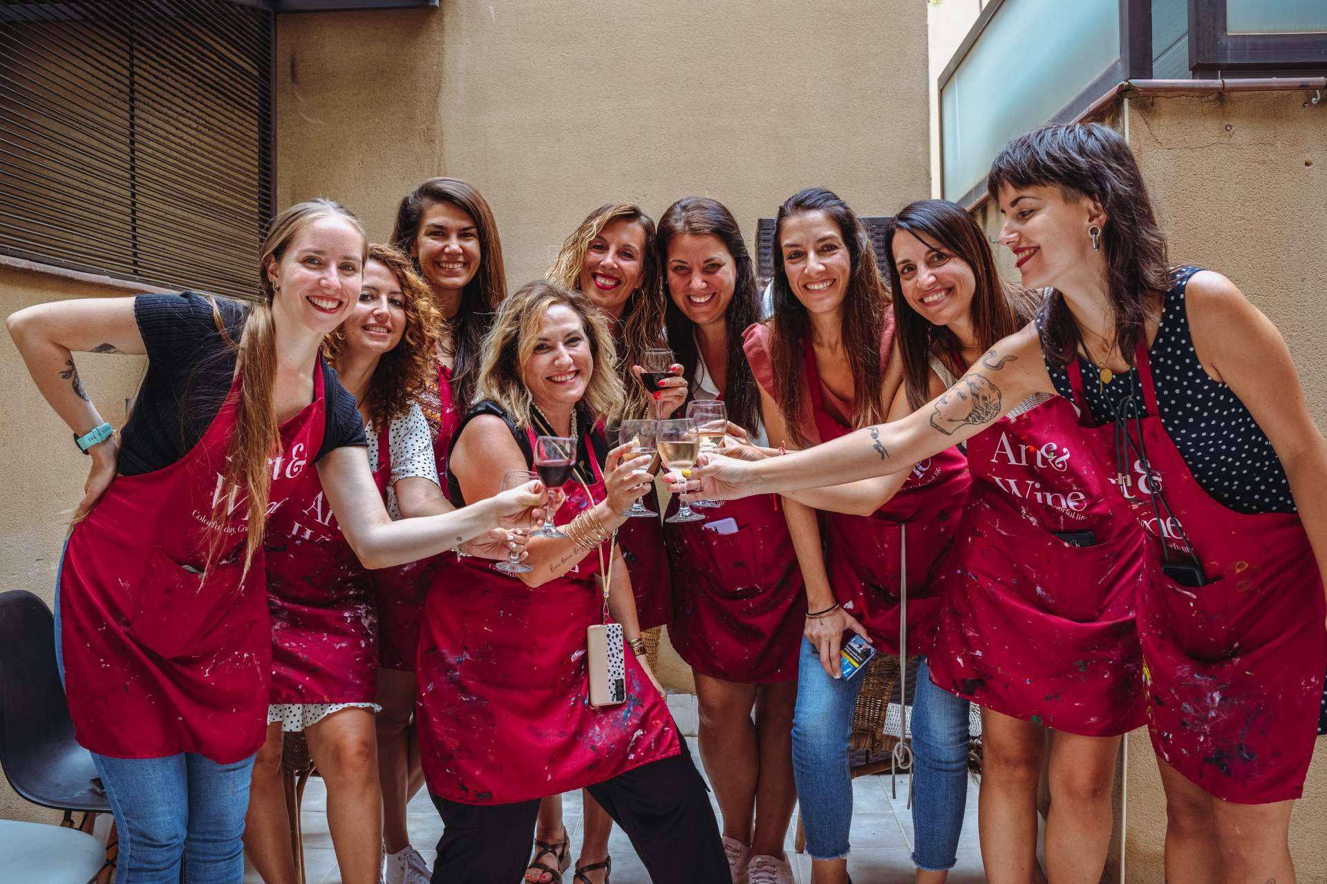 Conmemorar momentos únicos con clases de pintura y vino en Madrid con Art&Wine