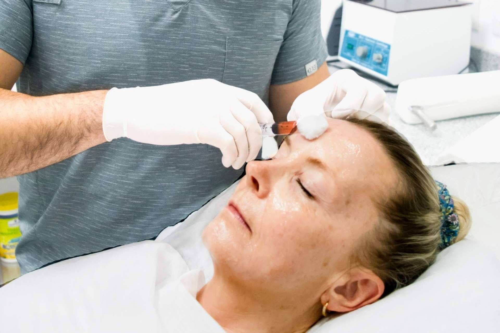 Tratamiento con células madre para el rejuvenecimiento facial, en Immunotherapy Regenerative Medicine