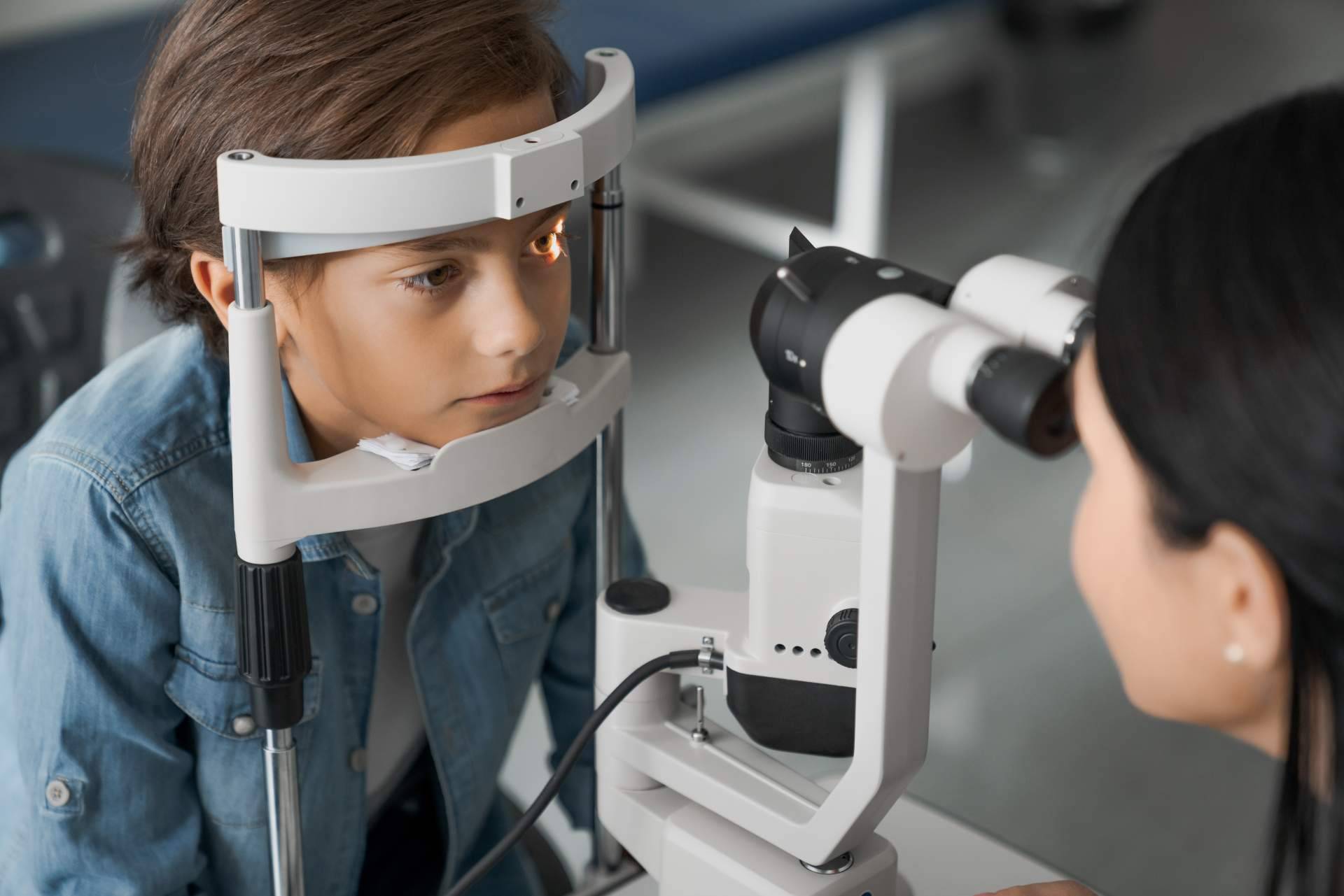 Cirugía de presbicia con láser para mejorar la visión y evitar la necesidad de usar gafas