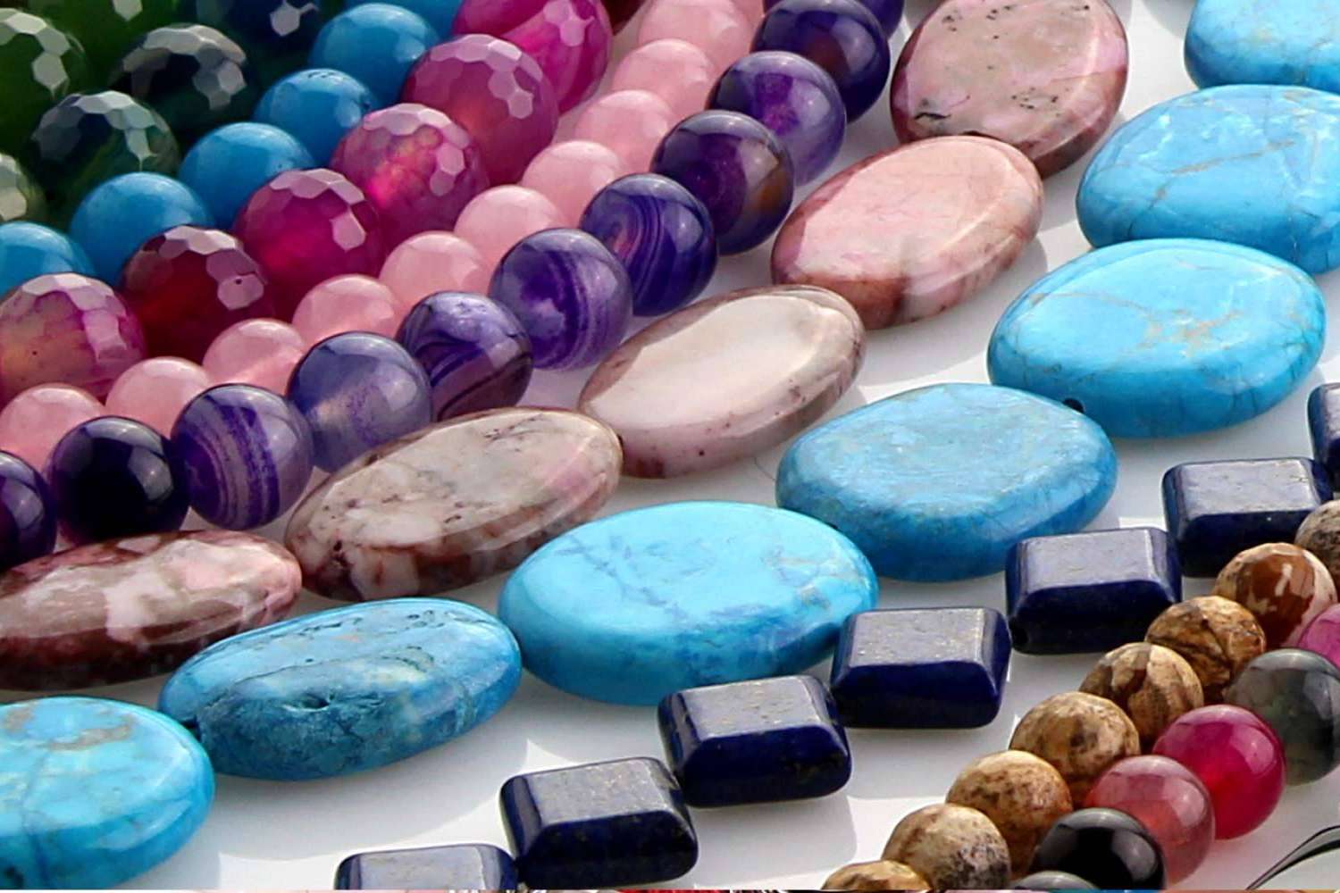 UniArt cuenta con un amplio catálogo mayorista de minerales y piedras semipreciosas