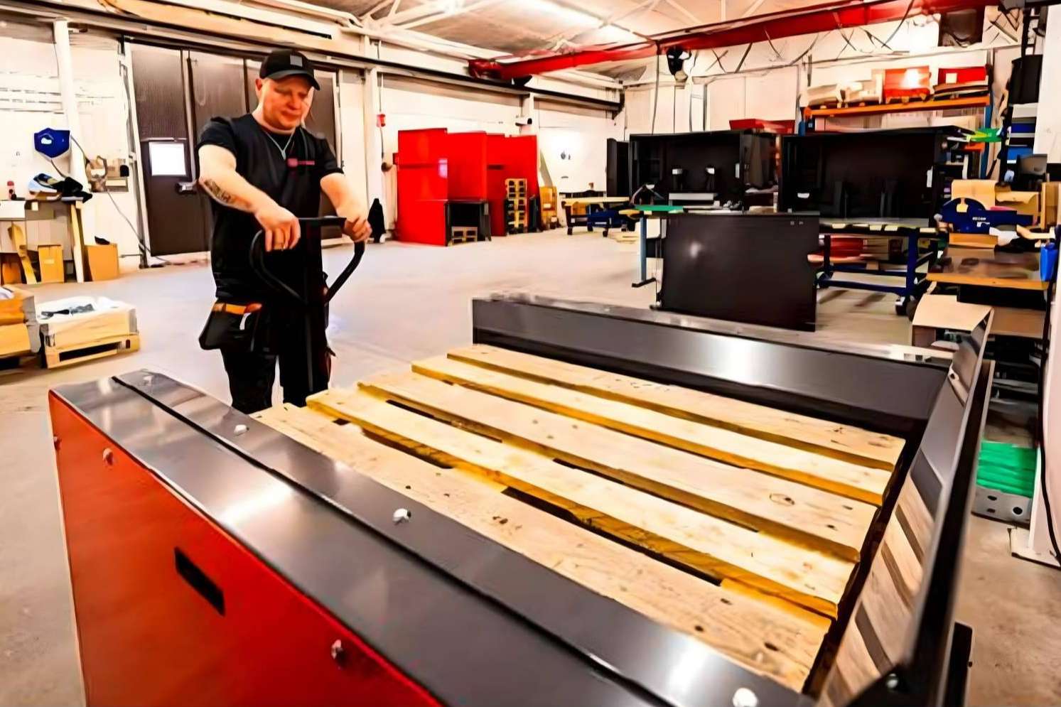 Dispensadores de pallets, una solución eficiente para mejorar la operatividad en tiendas, almacenes y centros logísticos