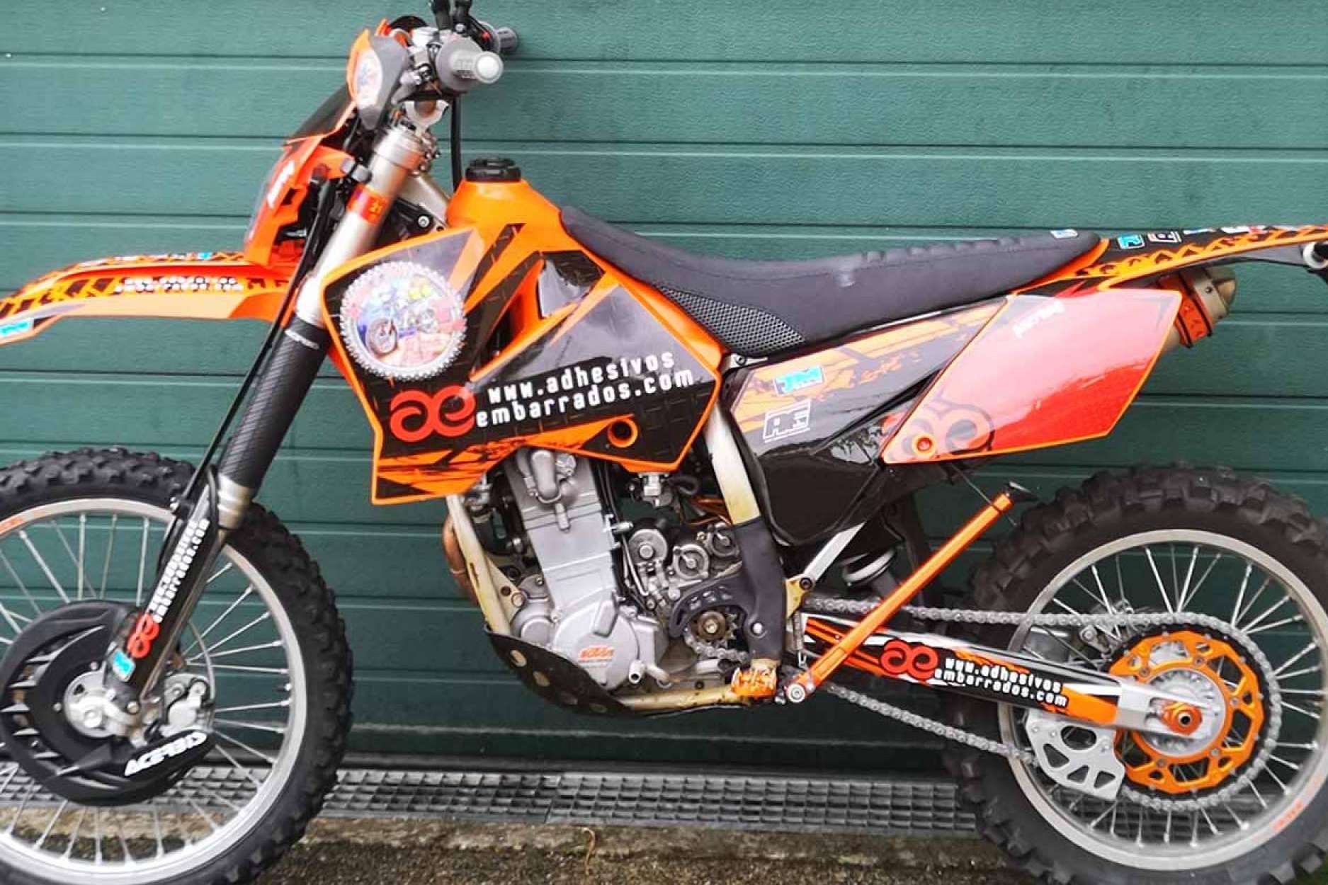 Motos con estilo e identidad, gracias a las pegatinas personalizadas para moto de ADHESIVOSEMBARRADOS