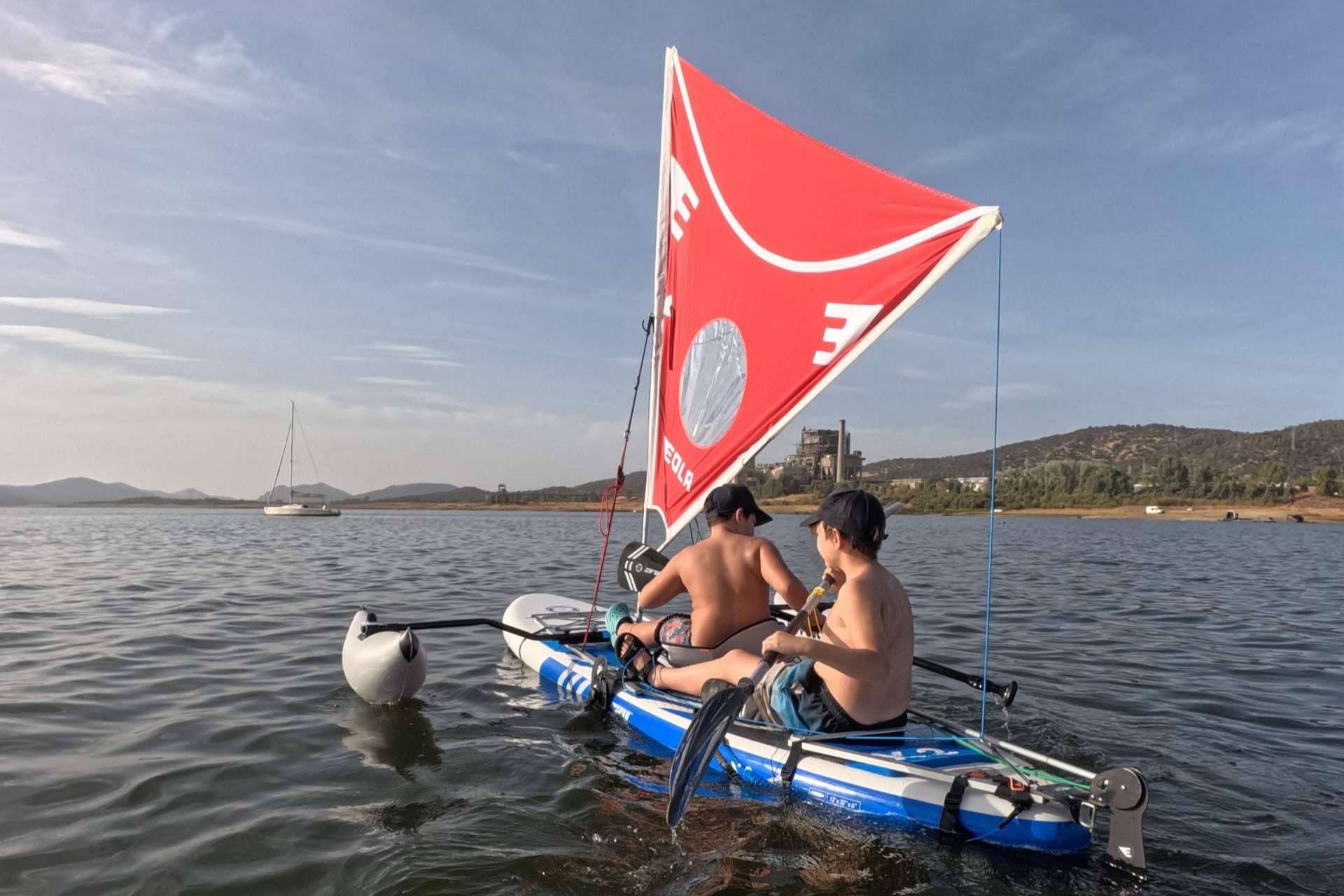 Disfrutar de los días de viento con la práctica de paddle con Vela Eola