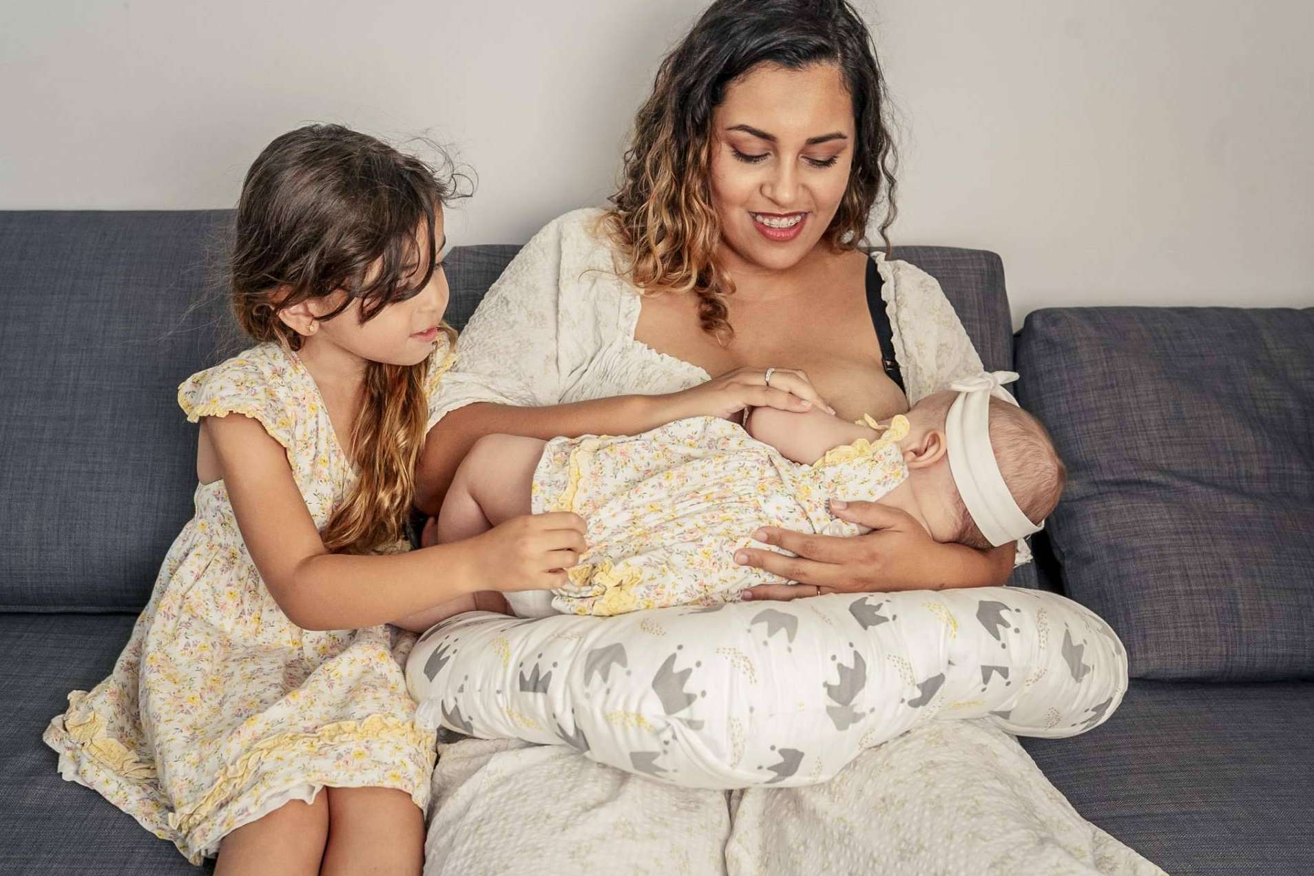 Comodidad y apoyo en los primeros días de lactancia materna con Sonora Baby