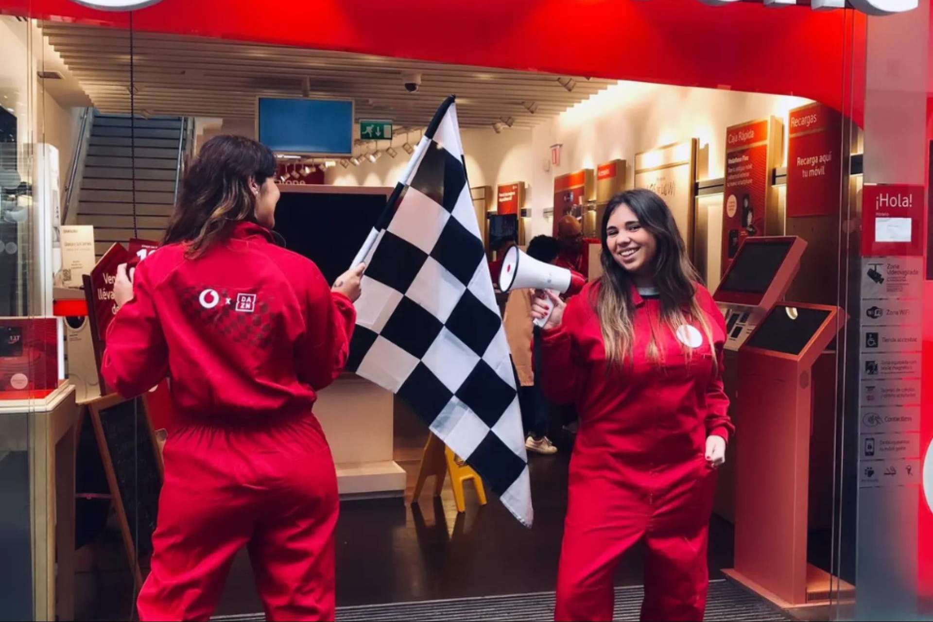 Ecotáctil ofrece personal cualificado para eventos con azafatas y promotores en cualquier punto del país