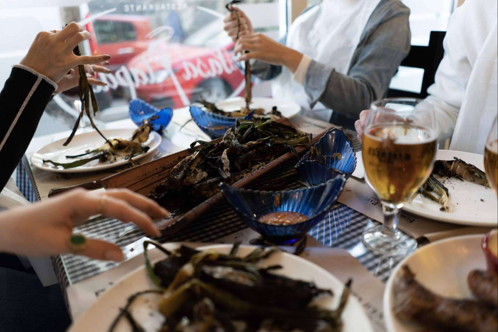 La temporada de calçots llega a Pasa Tapas con opciones para todos los gustos y bolsillos