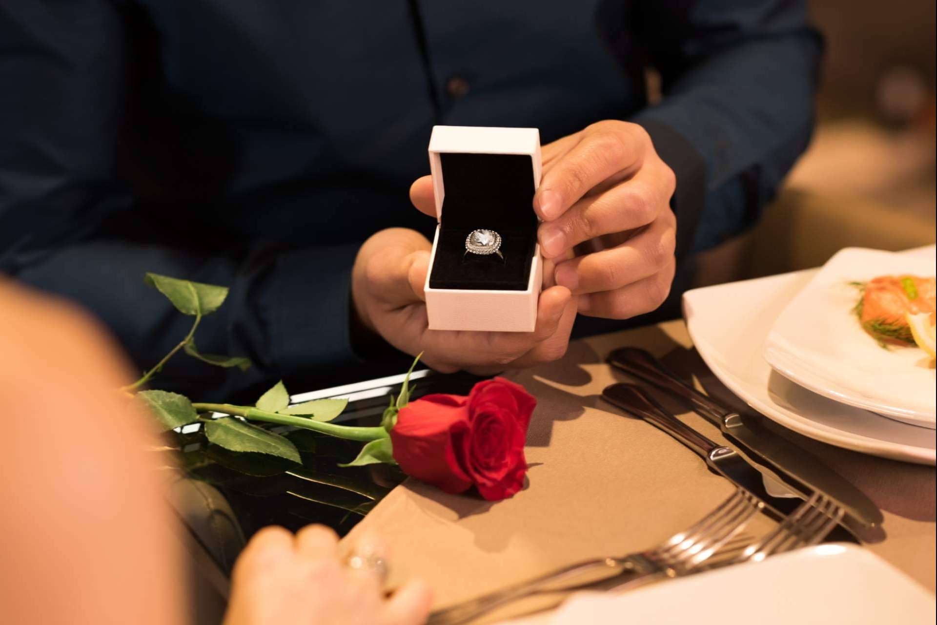 El amor merece excelencia; argollas de matrimonio y anillos de compromiso de Luis Cortés Joyeros