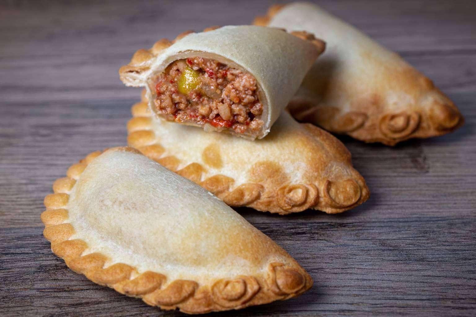 Empanadas argentinas, el toque artesanal que transforma los menús de bares y restaurantes
