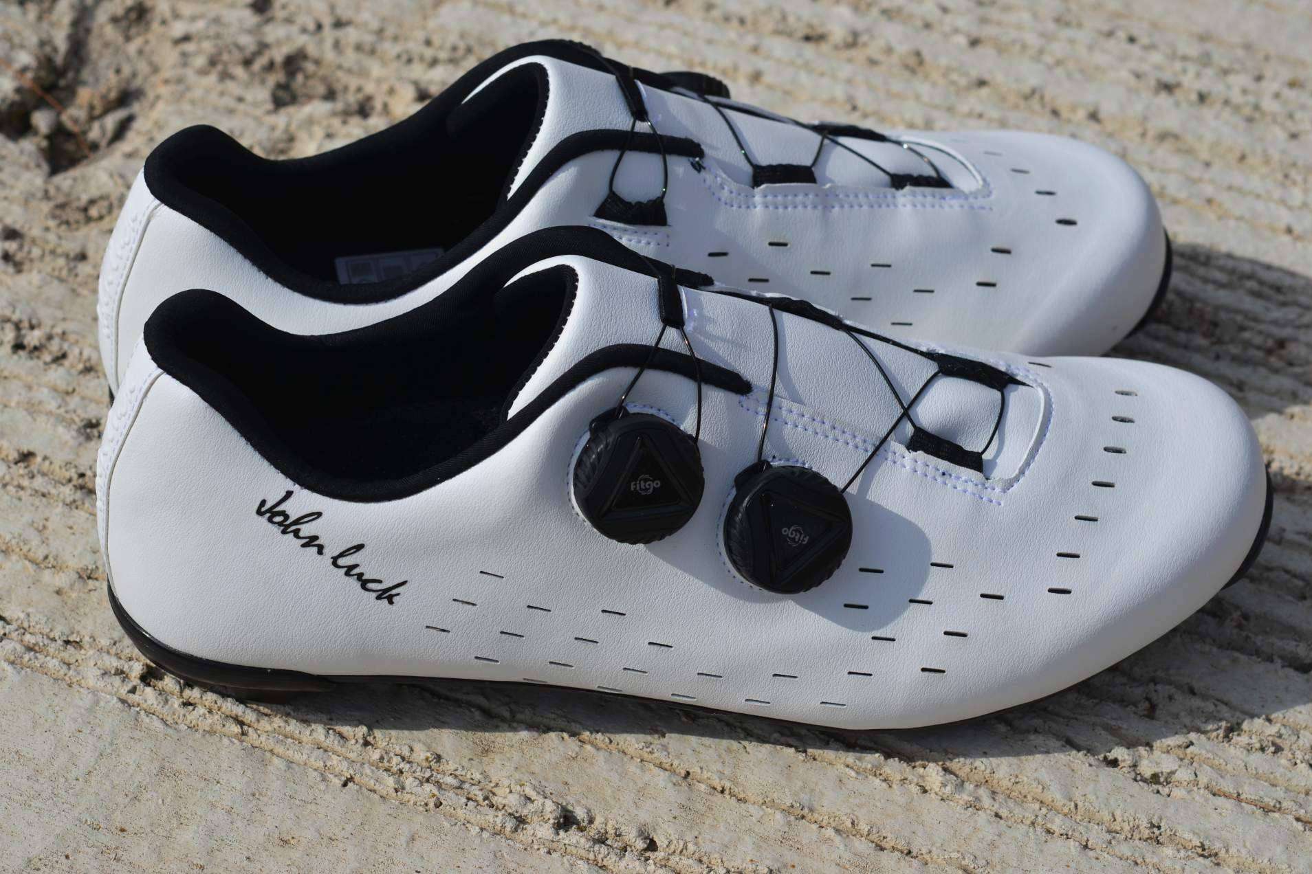 Solución para ciclistas, zapatillas de horma ancha de John Luck para rutas sin dolor