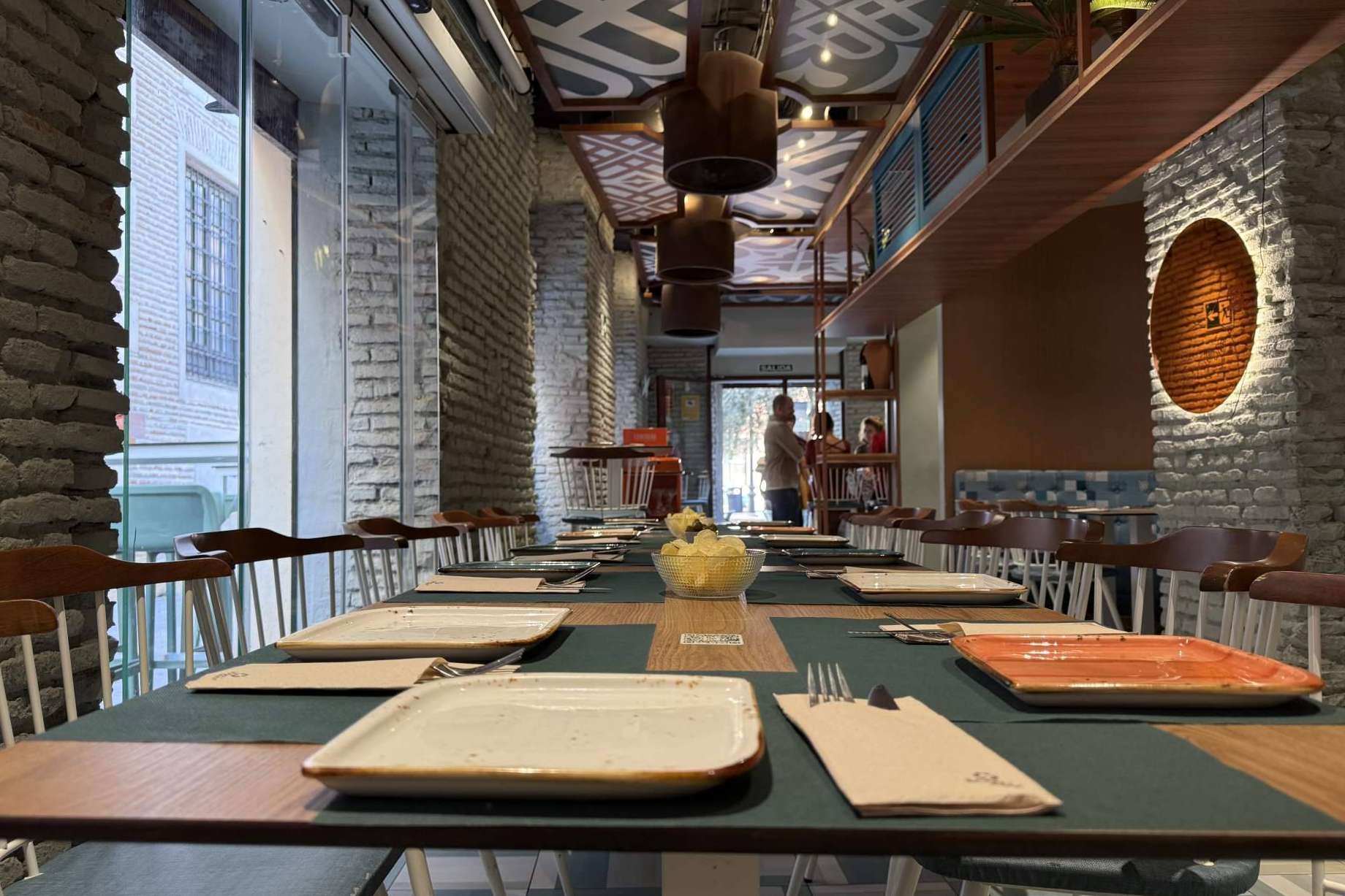Casaamigos, el restaurante en el centro de Málaga que conquista con su ambiente y su propuesta de tapas
