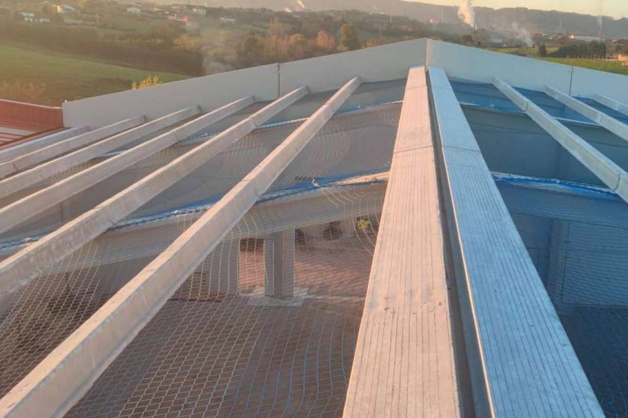 La importancia de instalar redes horizontales según la normativa de seguridad en construcción