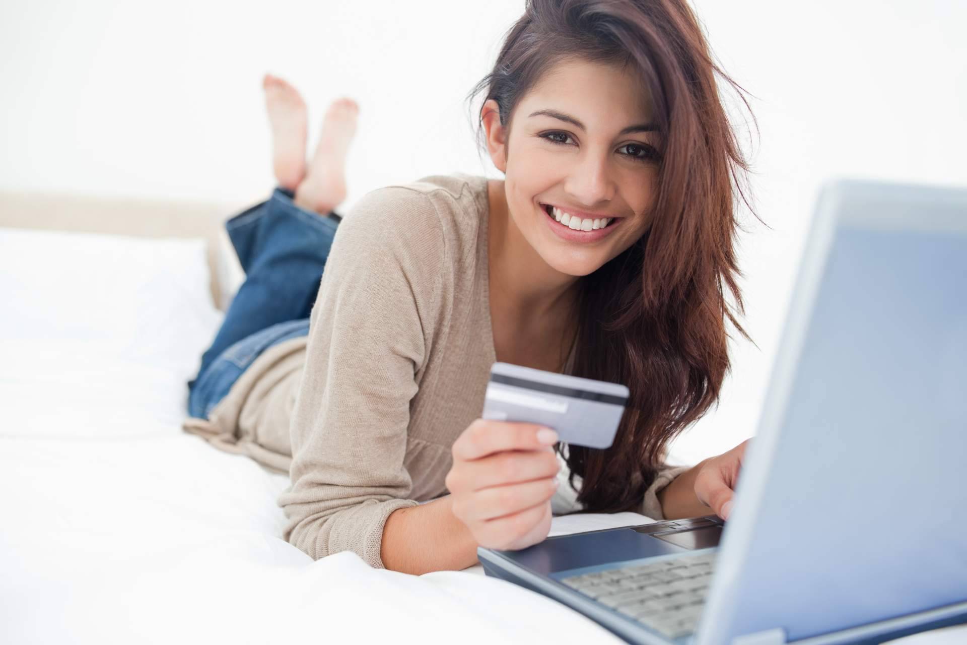 La tarjeta de crédito de Plazo Credit destaca por sus beneficios personalizados y solicitud 100% digital