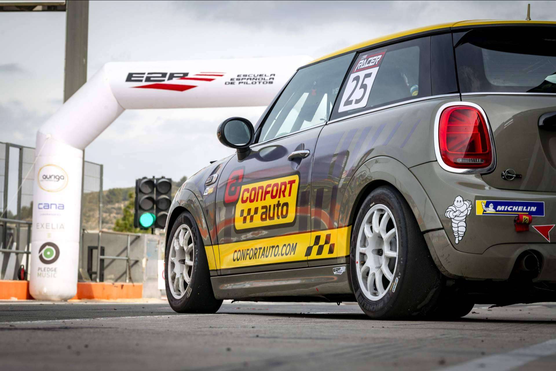 Confortauto pisa el acelerador y se une a la Copa Racer 2025 como patrocinador principal