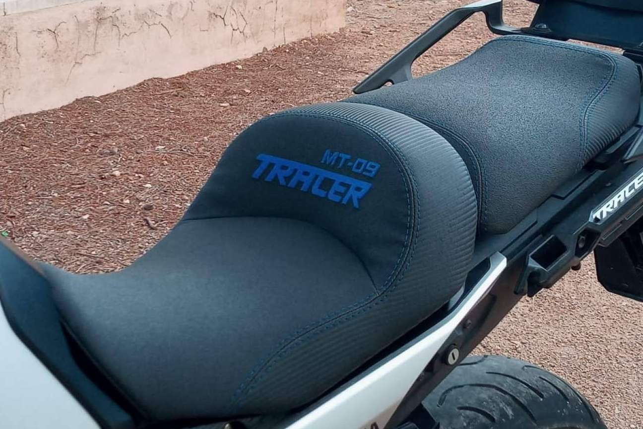 JM-FUNDAS diseña asientos de moto personalizados con materiales de alta calidad