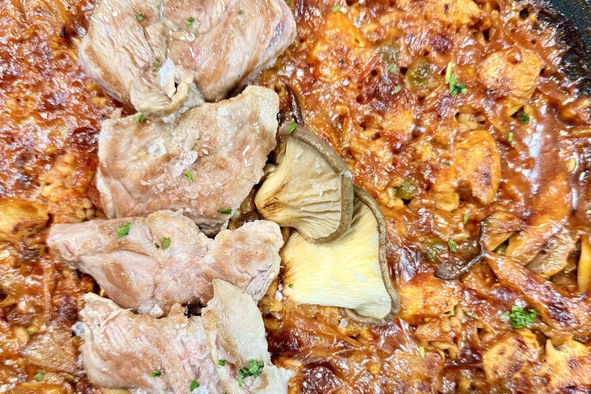 La paella de Casaamigos Playa consolida su prestigio gastronómico en Málaga Este