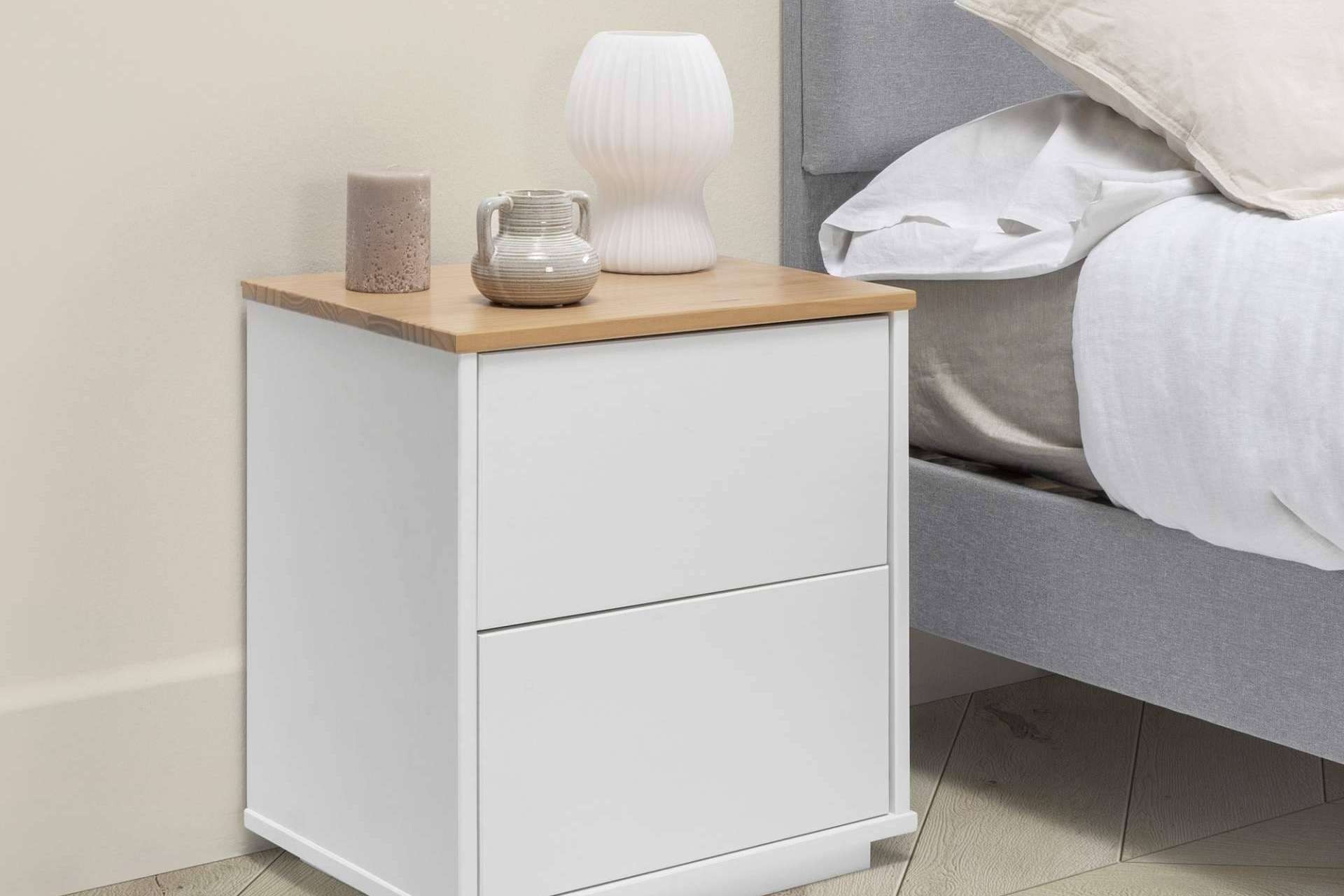 El dormitorio cobra protagonismo con las mesitas de noche modernas de Top Mueble