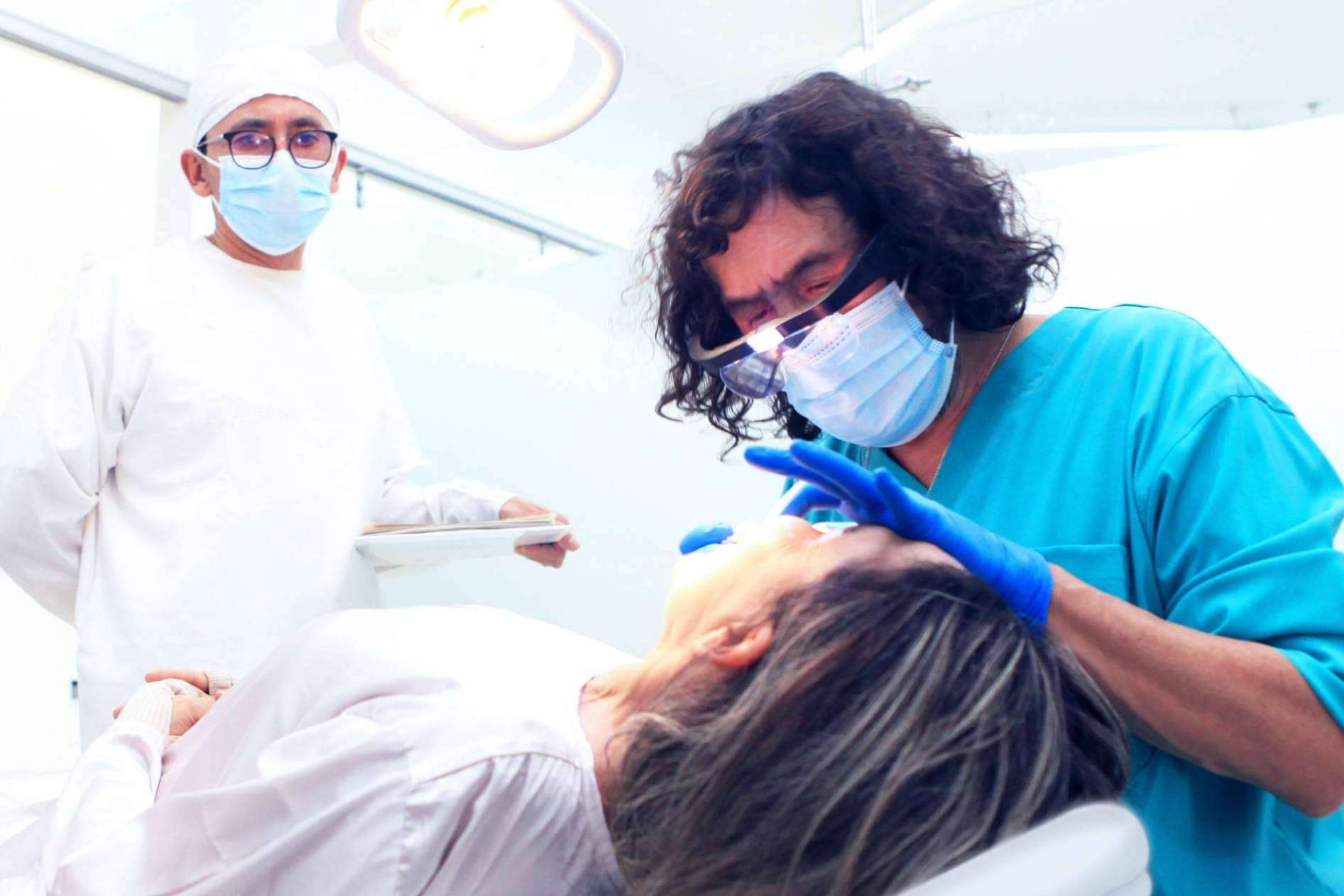 Odontología de Marlon Becerra consolida en 2025 su propuesta clínica integral para pacientes del exterior