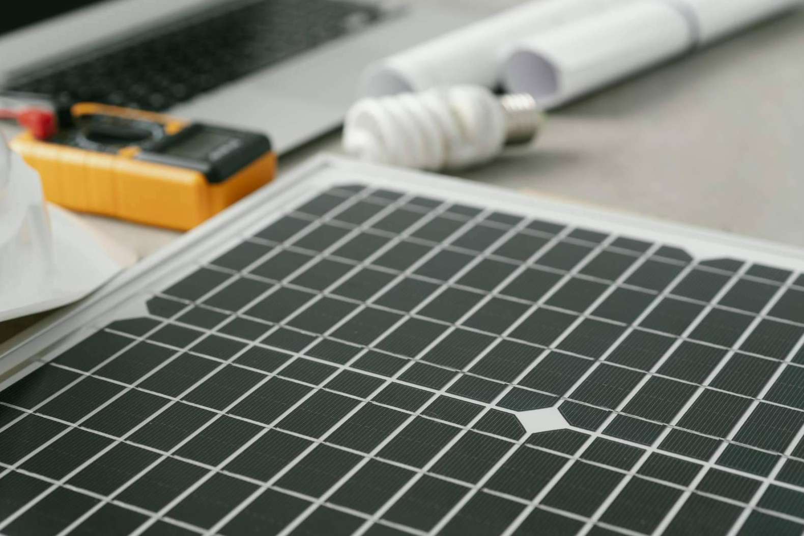 Alromar refuerza la independencia energética con paneles solares y baterías de respaldo