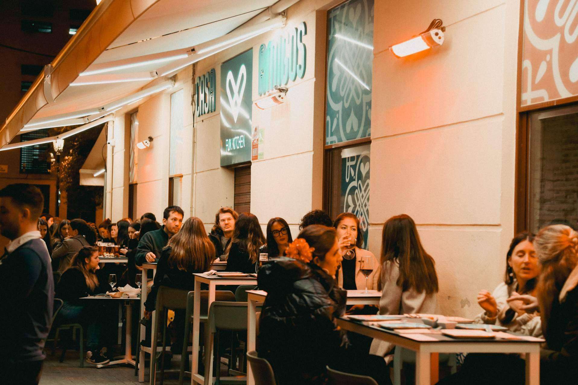 Casaamigos Centro inaugura la temporada de verano en su terraza con tapas, cócteles y cenas al aire libre