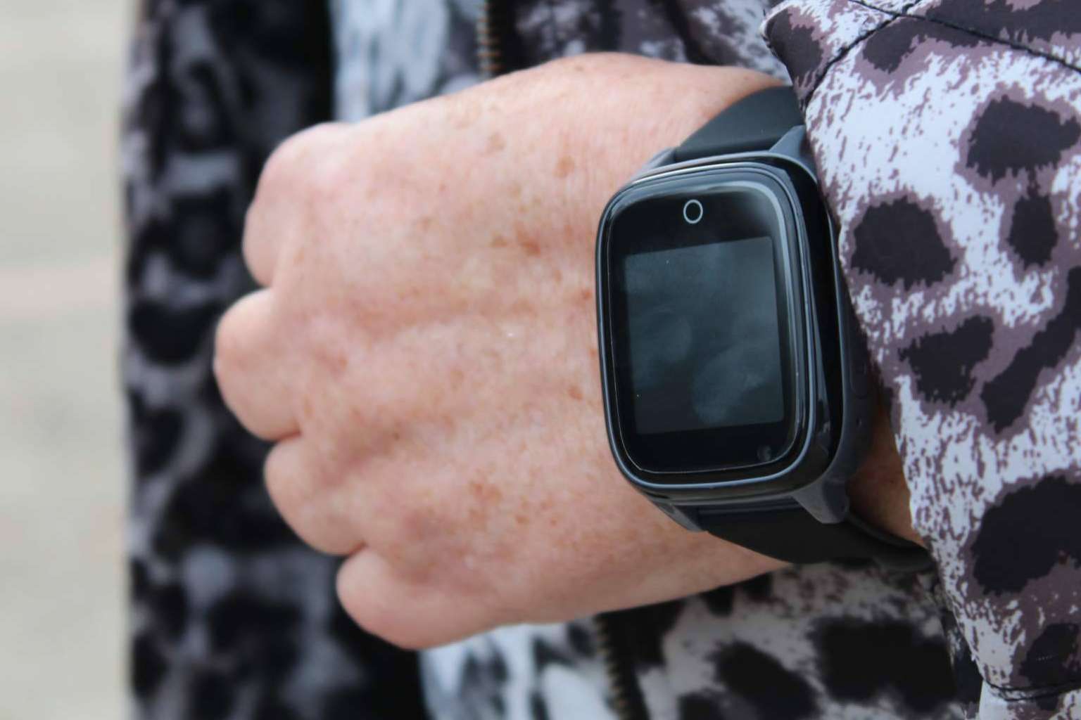 Inclusión digital y asistencia diaria con el smartwatch para mayores de SaveFamily