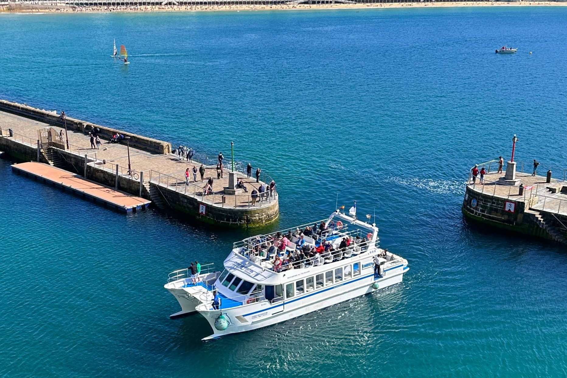 Navegar en silencio, respirar sin emisiones; el nuevo rumbo marítimo de San Sebastián