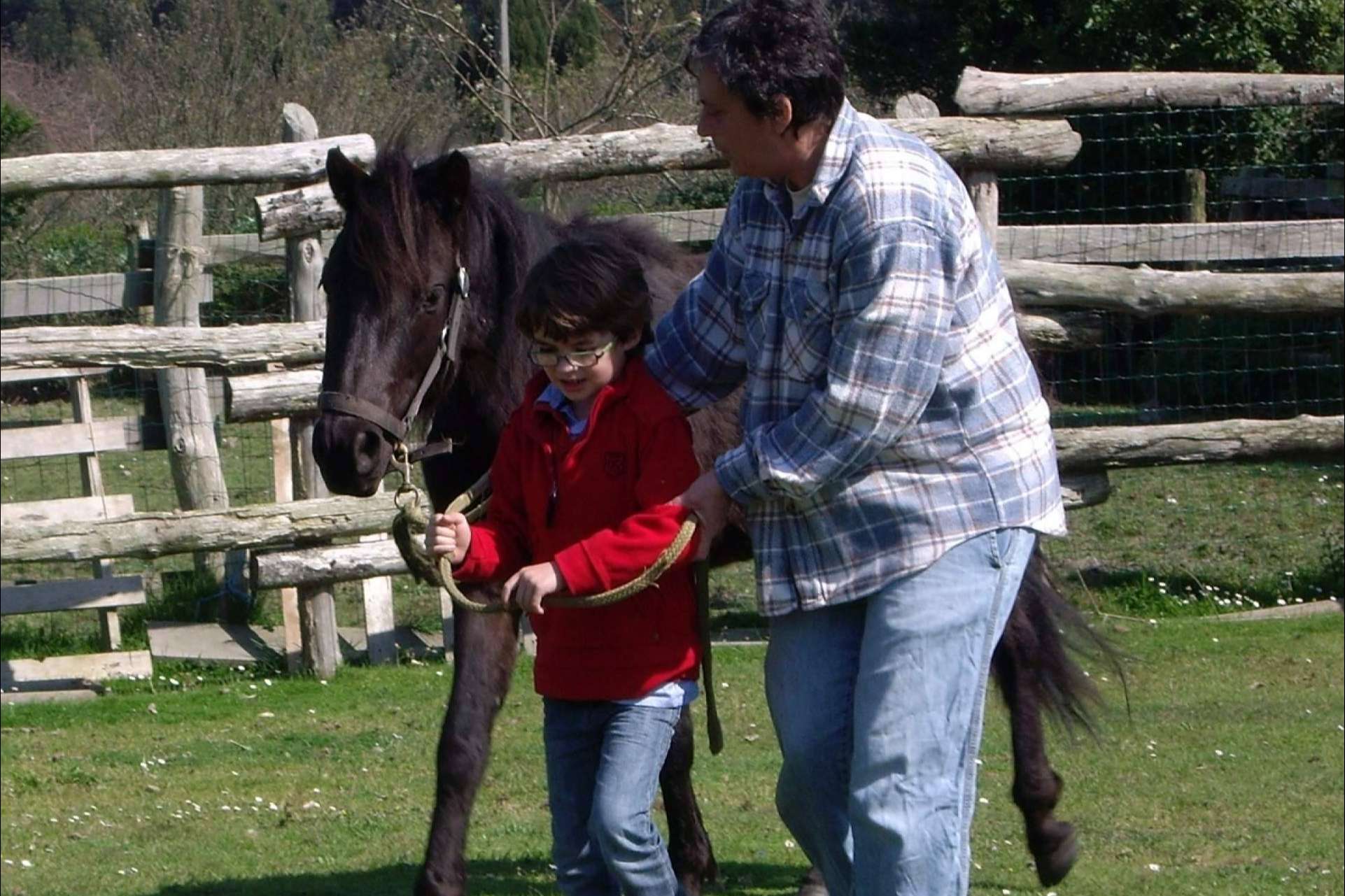 El Ecomuséu Ca l’Asturcón ofrece actividades de ecoagroturismo; manejo natural de asturcones y talleres artesanales