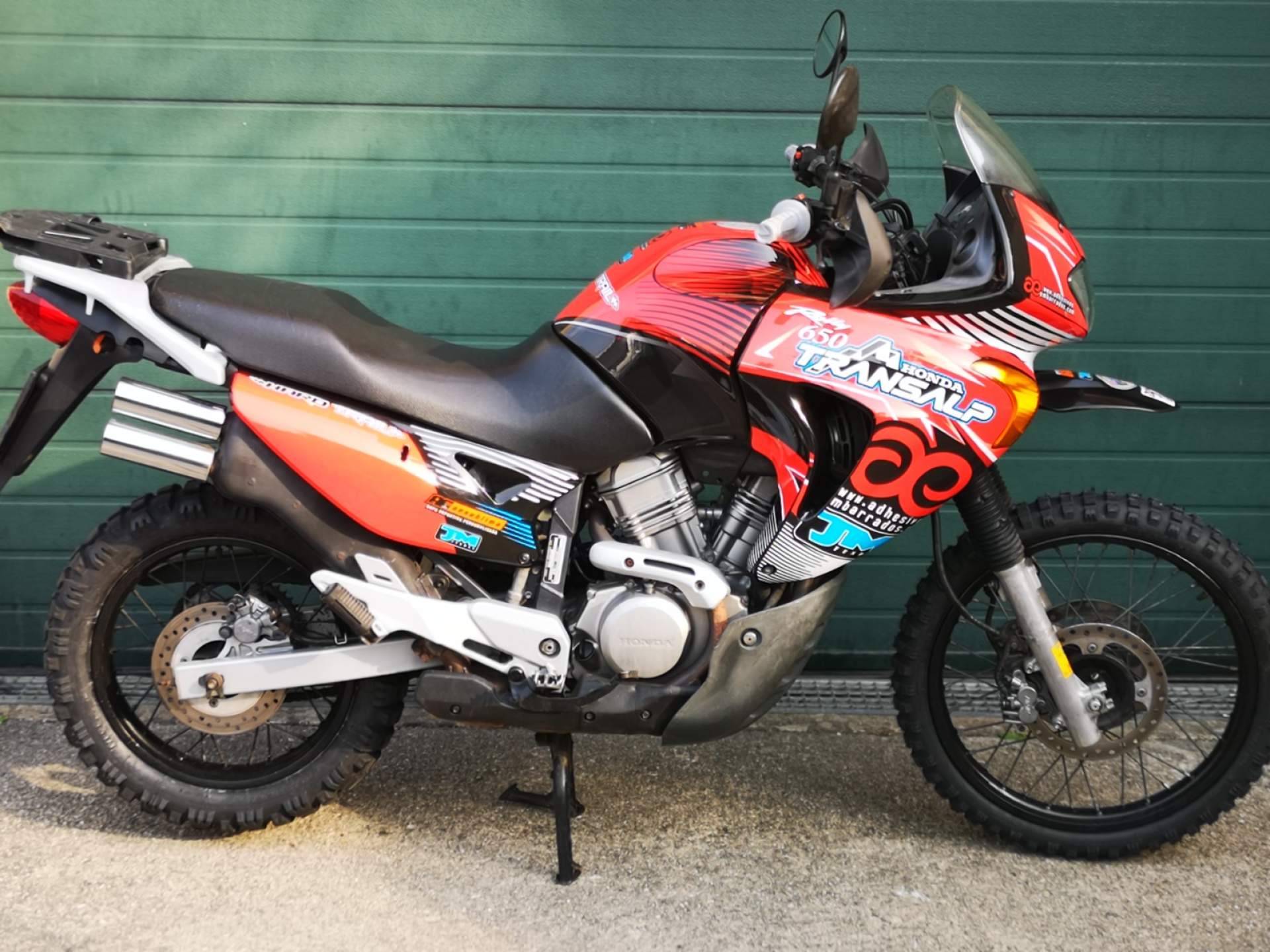 Vinilos y pegatinas personalizadas para motos onroad y offroad, la propuesta de ADHESIVOSEMBARRADOS