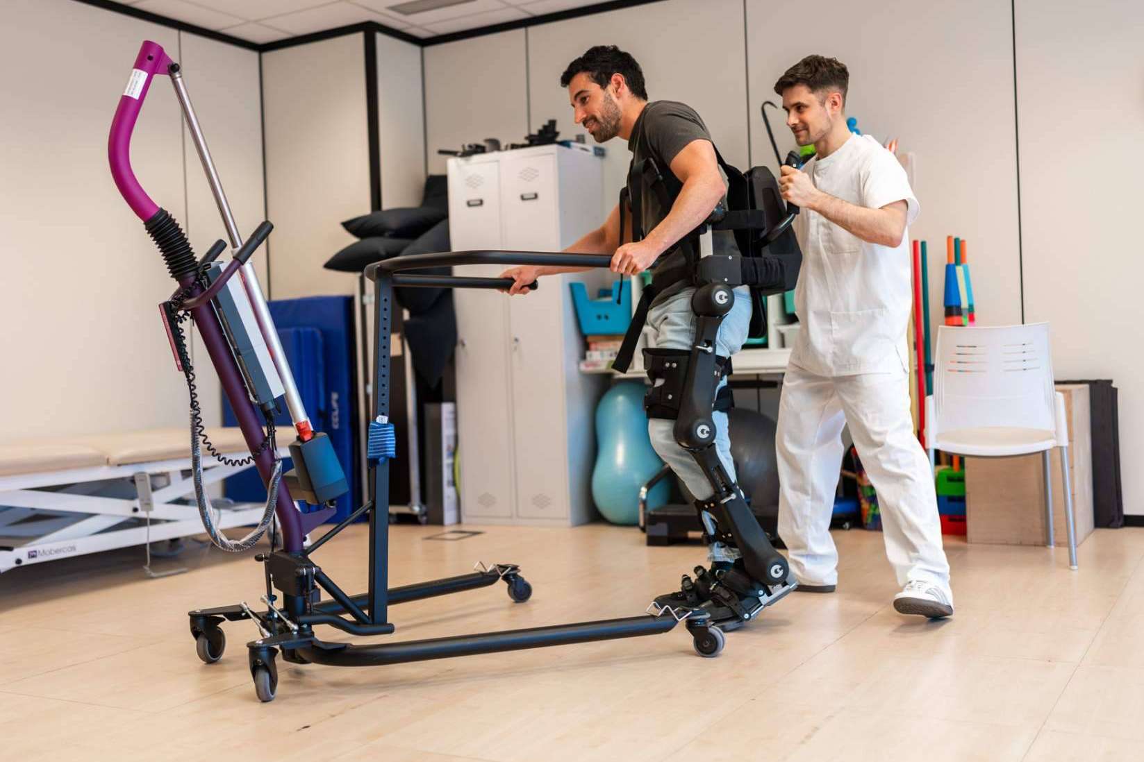 Gogoa refuerza su neurorrehabilitación robótica en Movex Clinics con los exoesqueletos HANK, BELK y Hand of Hope