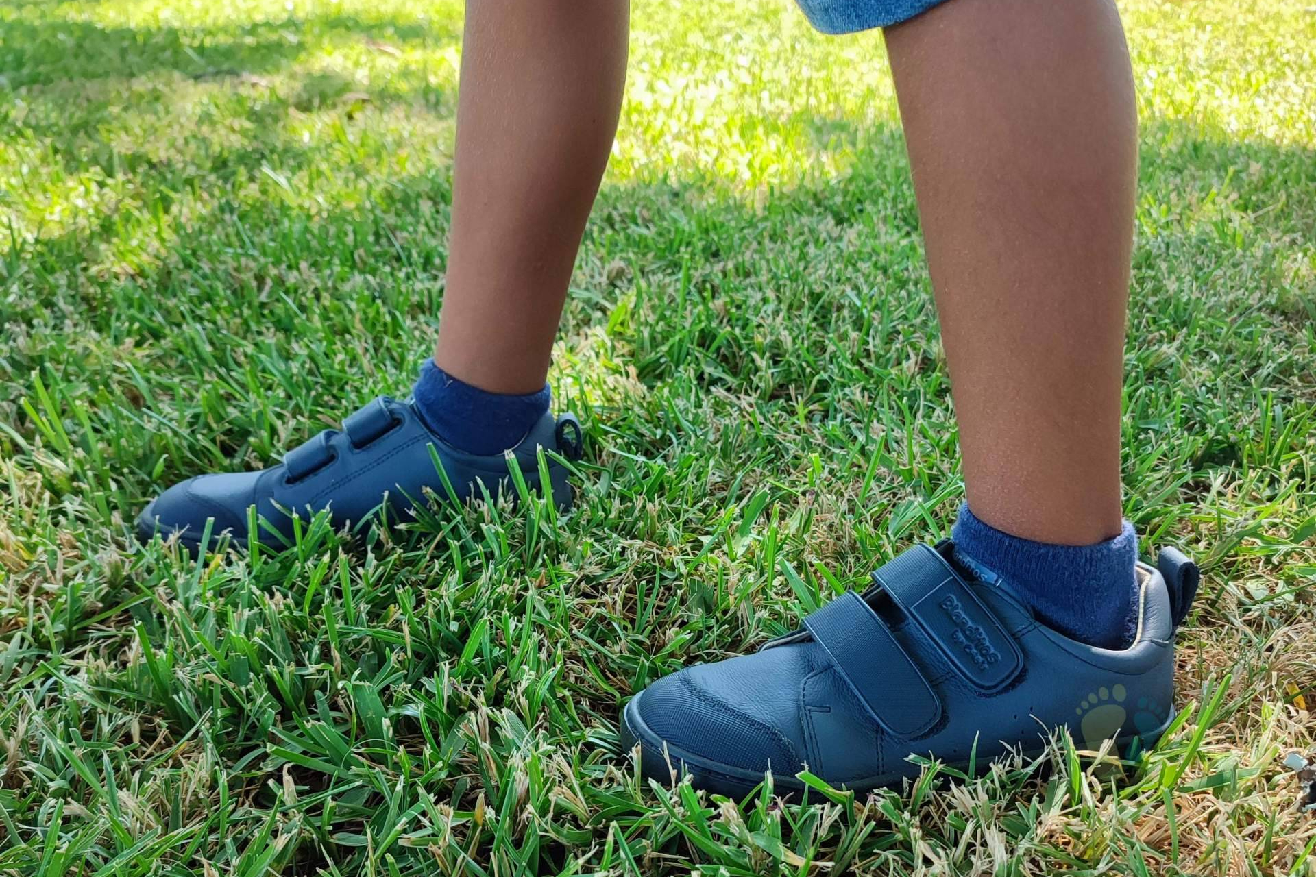 Más de 1.000 horas al año en zapatos, el barefoot, alternativa saludable para el entorno escolar