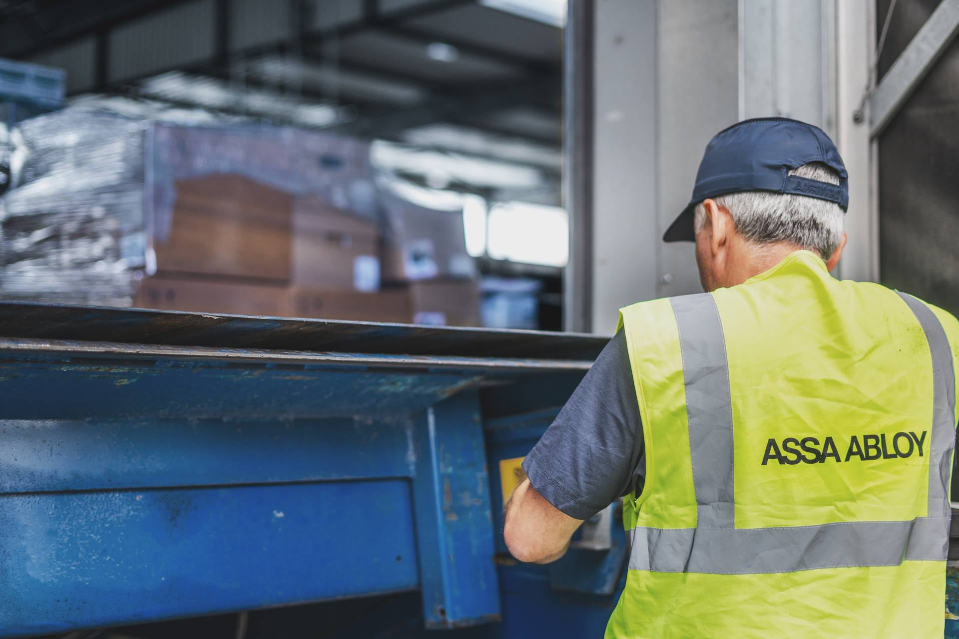 Mantenimiento especializado de puertas industriales y muelles de carga, la propuesta de ASSA ABLOY